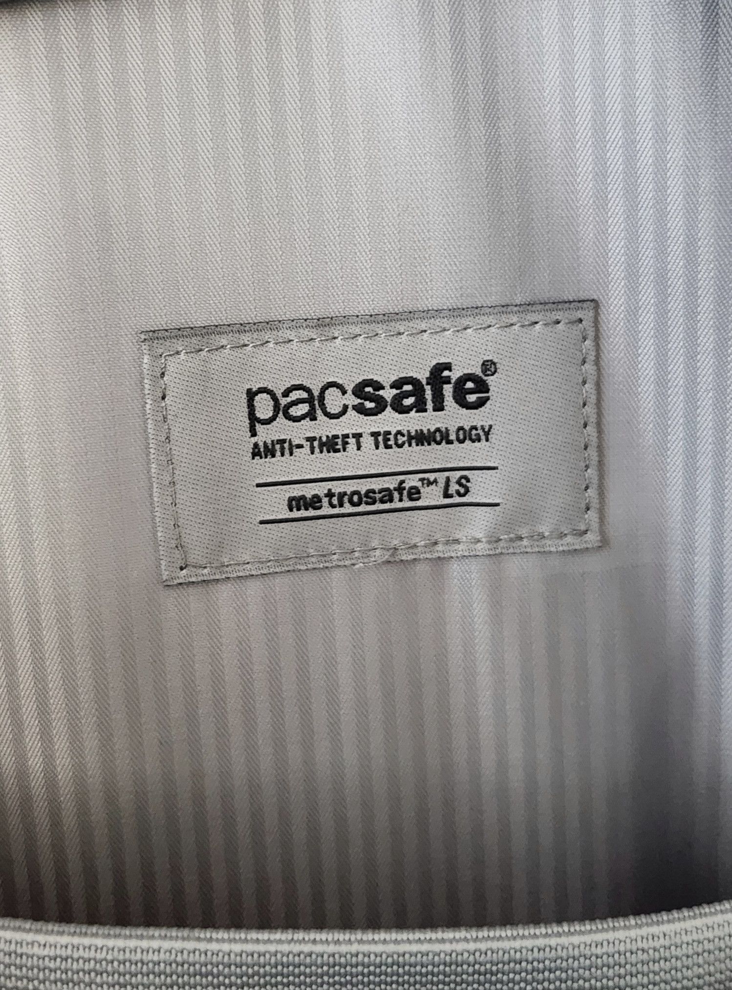Designer Pacsafe Metrosafe LS450 Anti-Theft 25L Backpack Carry On Size ONE SIZE - 8 Thumbnail