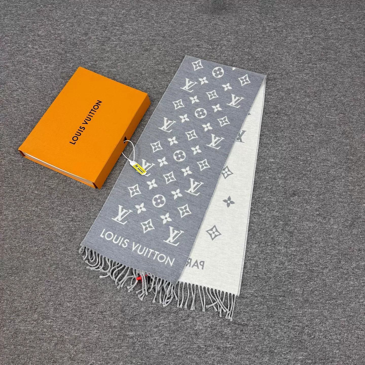Louis Vuitton LV Gray Tassel Monogram Reversible Wool Scarf Size ONE SIZE - 1 Thumbnail