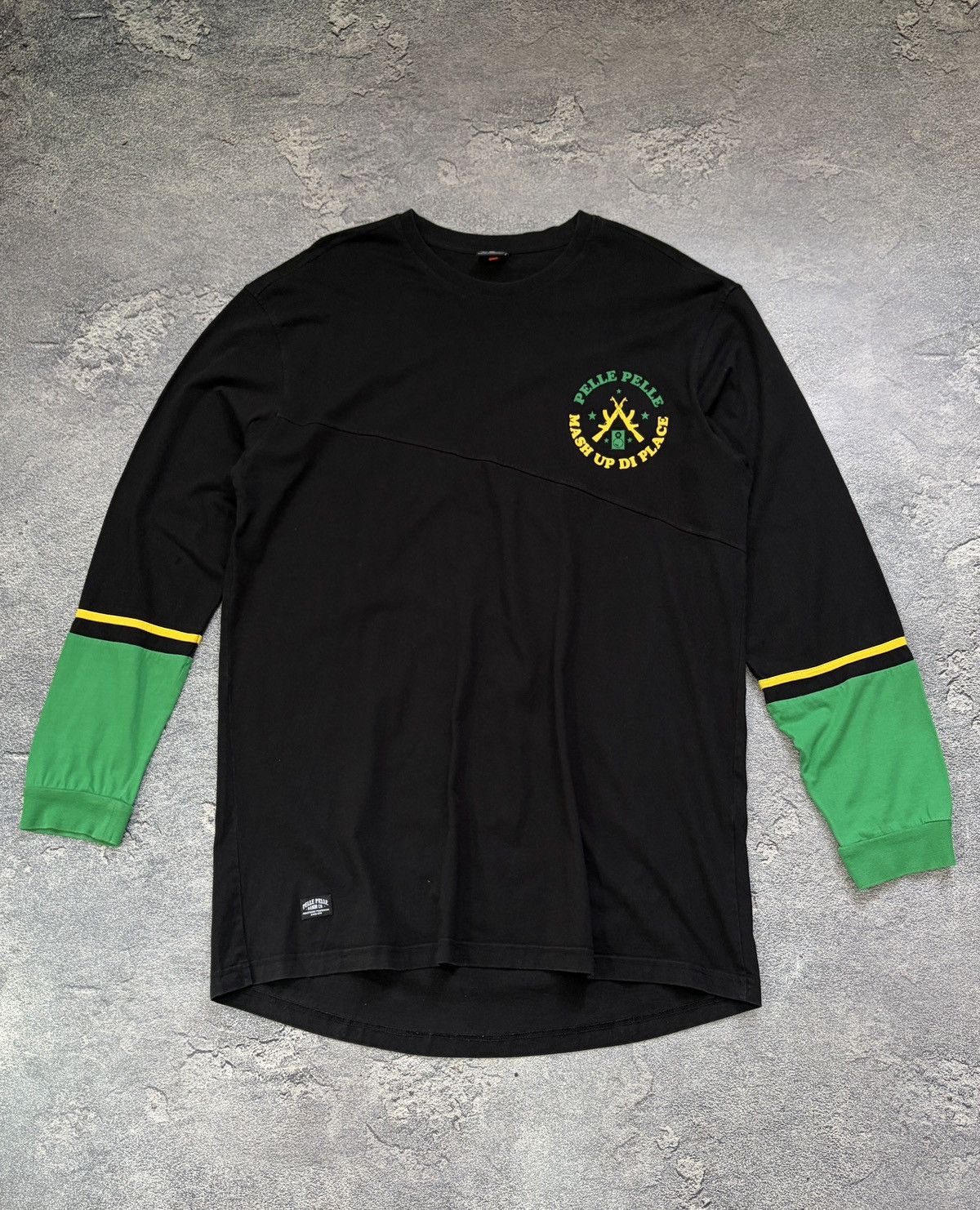 Pelle Pelle Vintage Pelle Pelle AK-47 Graphic Long Sleeve Tee 3XL Size US XXL / EU 58 / 5 - 3 Thumbnail