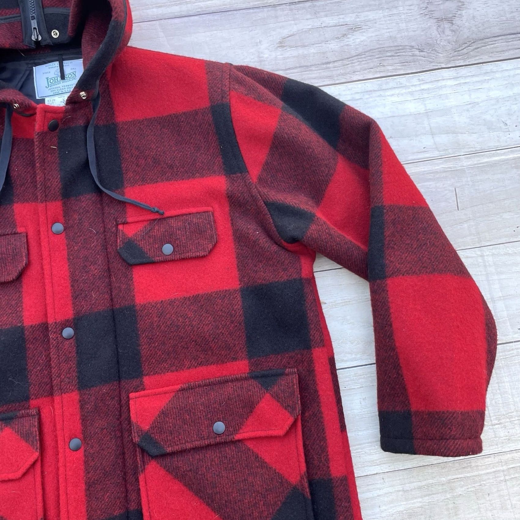 Johnson Woolen Mills VINTAGE Johnson Woolen Mills Buffalo Plaid Hooded Wool Hunting Jacket 44 Men Coat Jacket Wool 60s 70s Hunting Hooded Pockets Red Regular, USA Size US S / EU 44-46 / 1 - 4 Thumbnail
