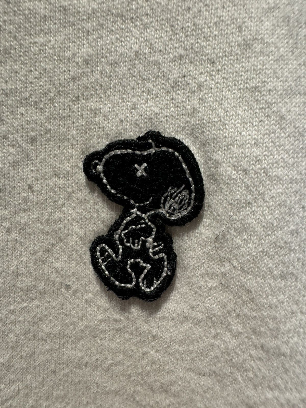 Kaws × Uniqlo Kaws x Peanuts x Uniqlo Snoopy Crewneck Medium Used Size US M / EU 48-50 / 2 - 2 Thumbnail