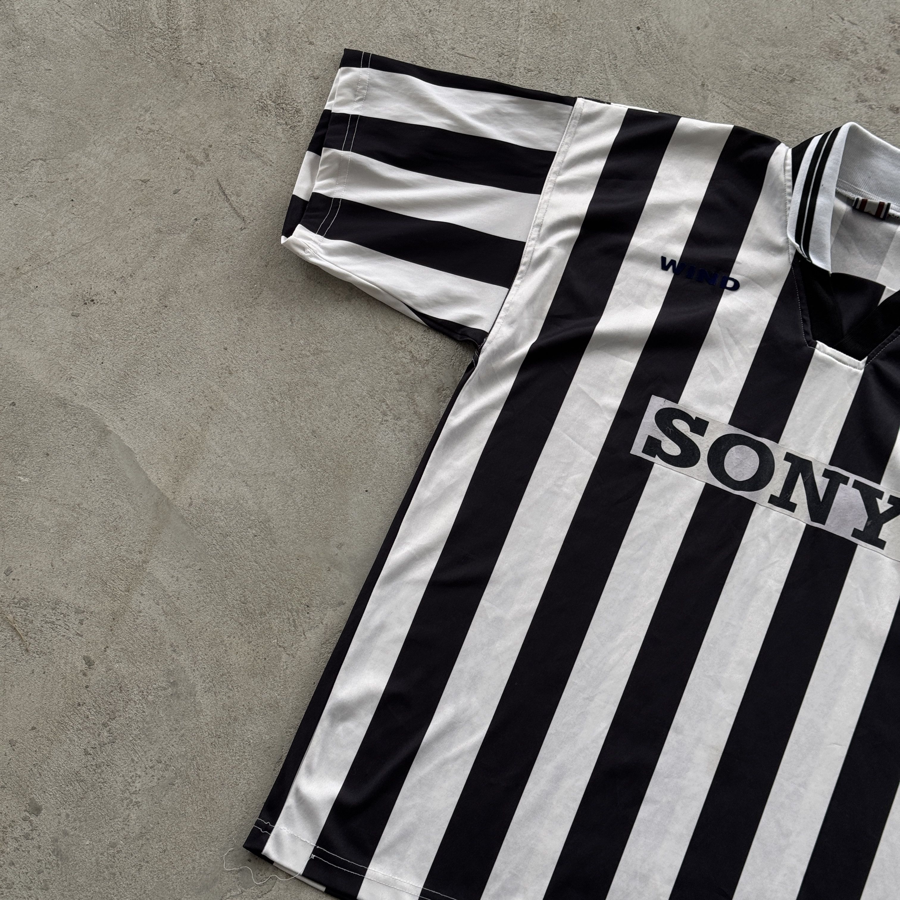 Vintage Vintage 90s Juventus Sony Football Jersey Tee Size US L / EU 52-54 / 3 - 3 Thumbnail