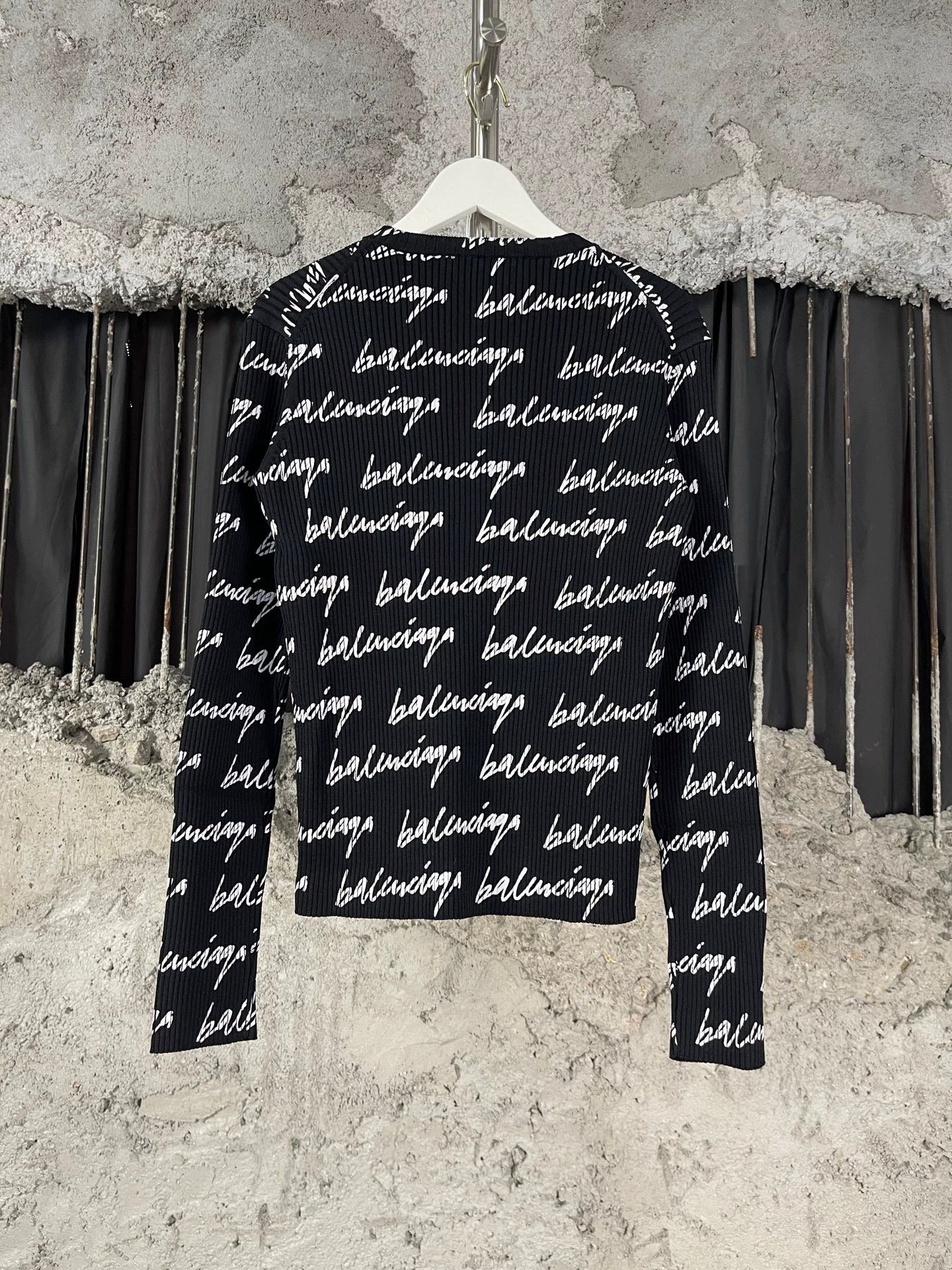 Balenciaga Balenciaga Logo Long Sleeve Size S New Size S / US 4 / IT 40 - 2 Thumbnail