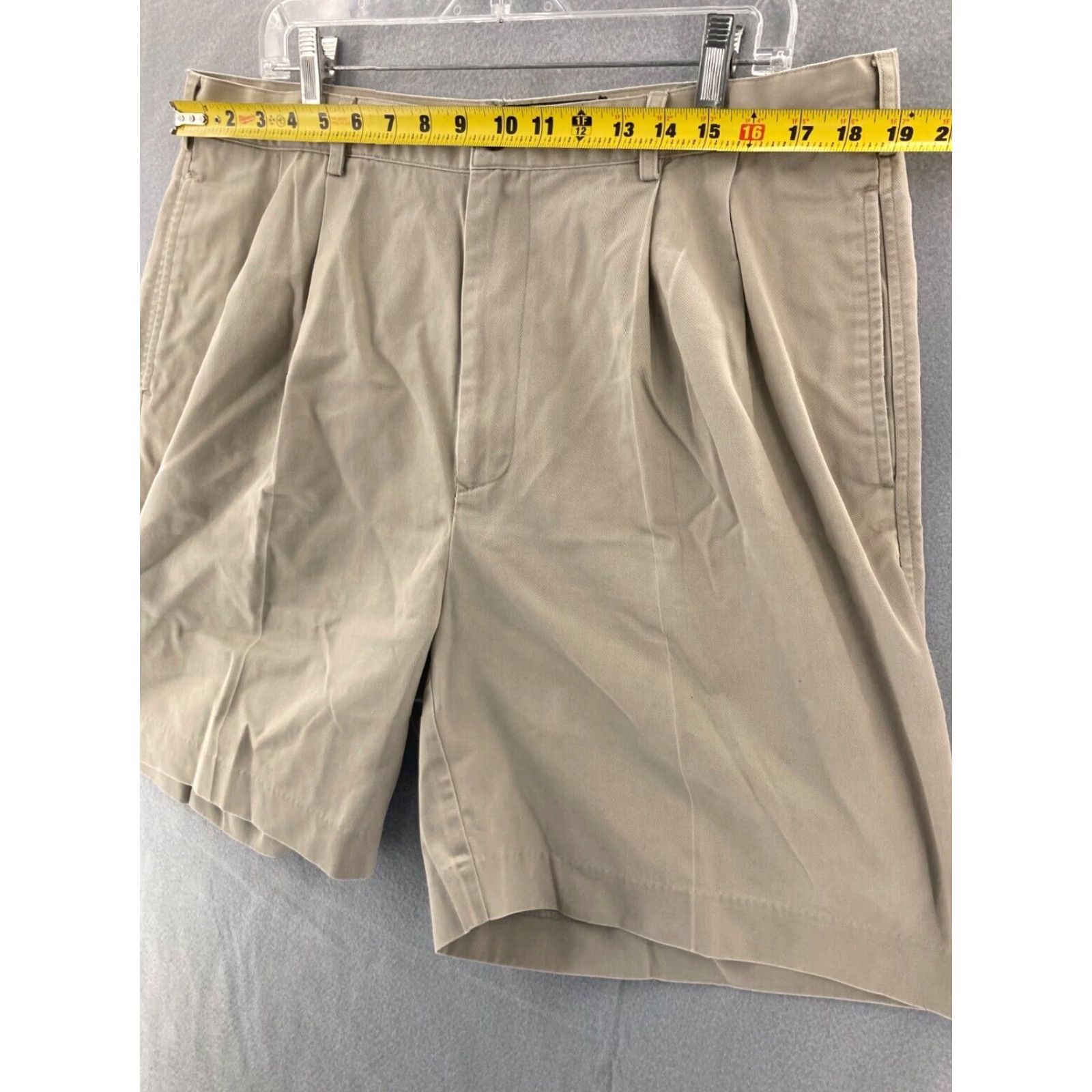 Izod VTG IZOD Club Shorts Men 38 Beige Chino Pleated Front Pockets Casual Preppy Golf Size US 38 / EU 54 - 2 Thumbnail