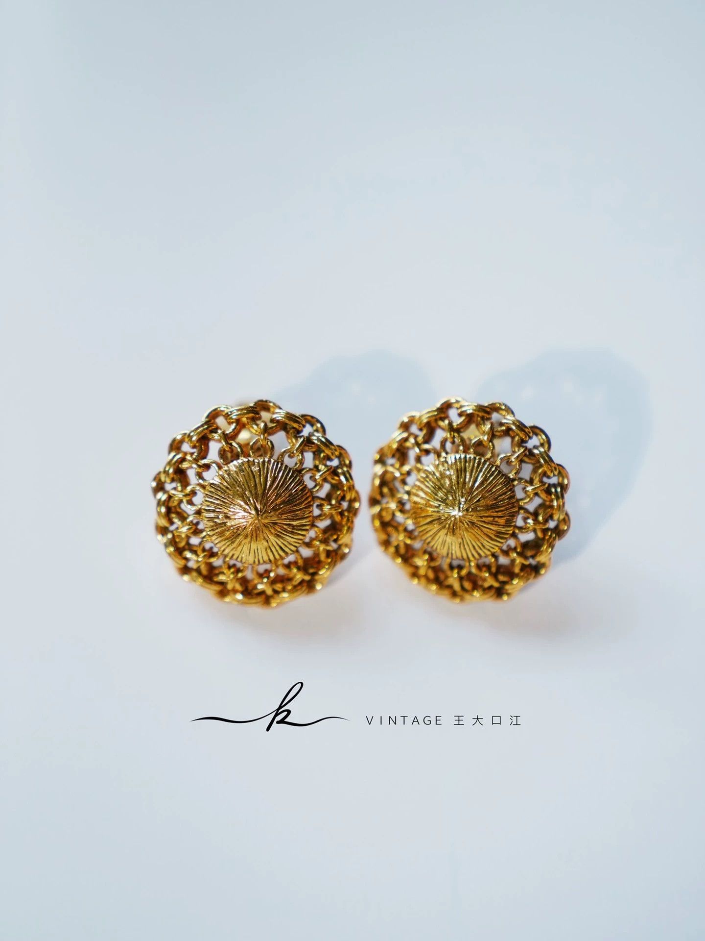 Chanel Chanel Vintage Gold Dome Clip-On Earrings Size ONE SIZE - 2 Thumbnail