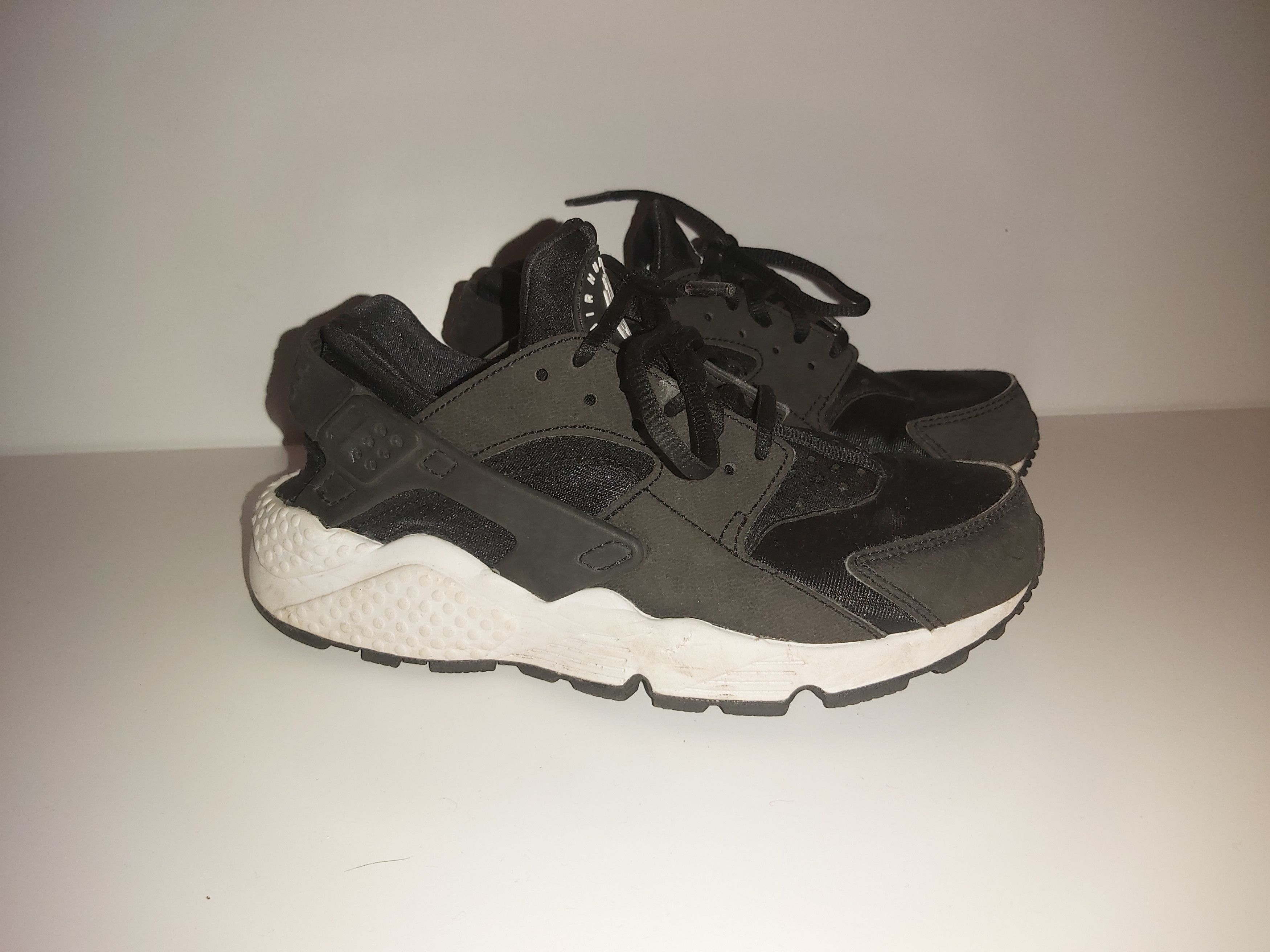 Nike 35,5eur 5us NIKE AIR HUARACHE WMNS "Black-White" 634835-006 Size US 5 / IT 35 - 4 Thumbnail