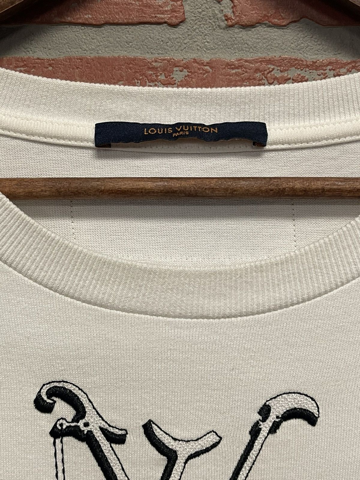 Louis Vuitton Size L - Louis Vuitton White Pendant Drip Logo Embroidered Size US L / EU 52-54 / 3 - 7 Thumbnail