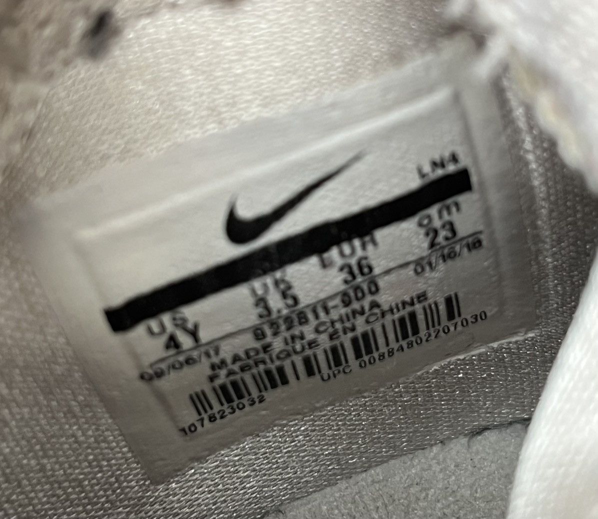 Nike Nike Lebron 15 Fruity Pebbles Size US 5.5 / IT 35.5 - 7 Thumbnail