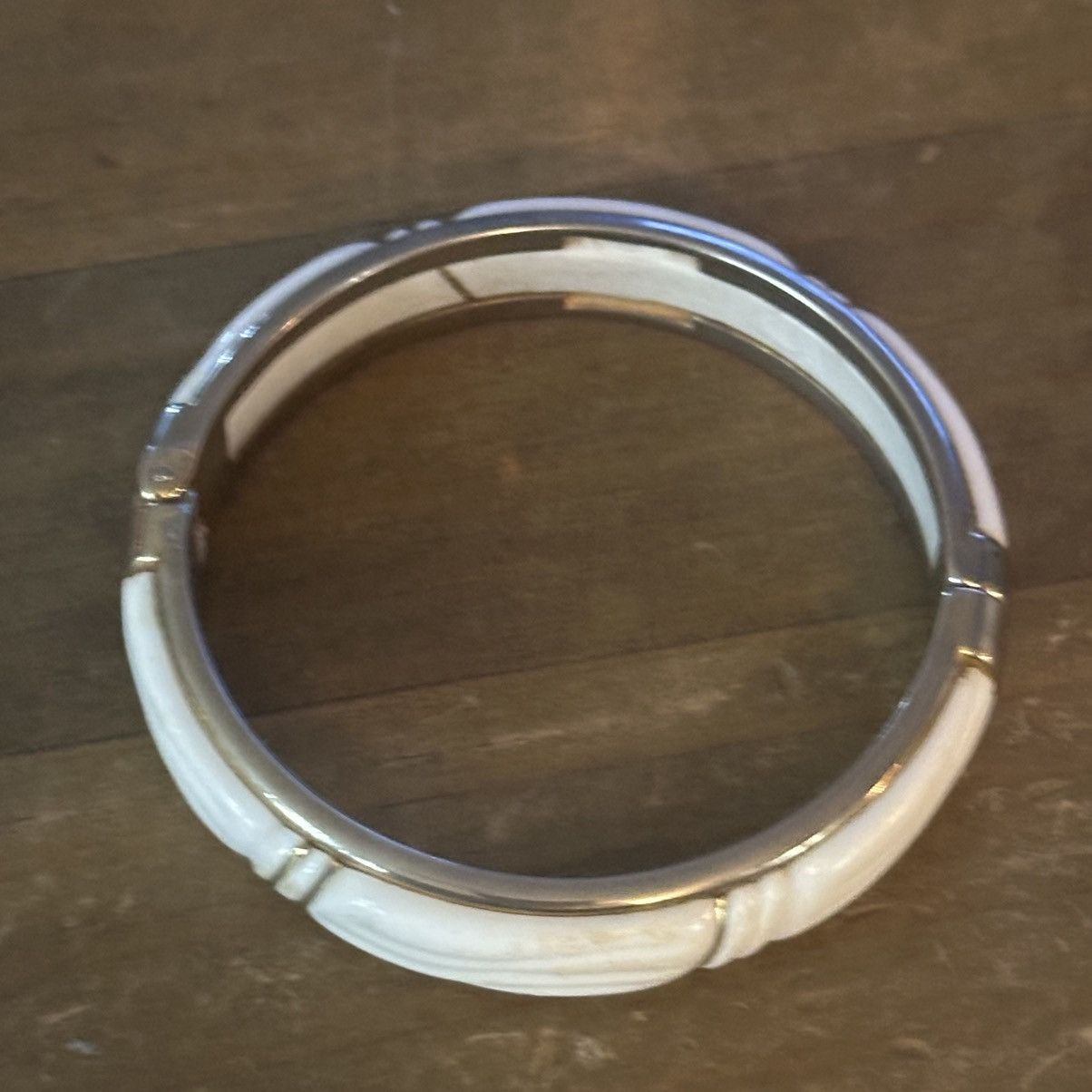 Vintage Vintage white lucite inlay hinged bangle bracelet Size ONE SIZE - 5 Thumbnail
