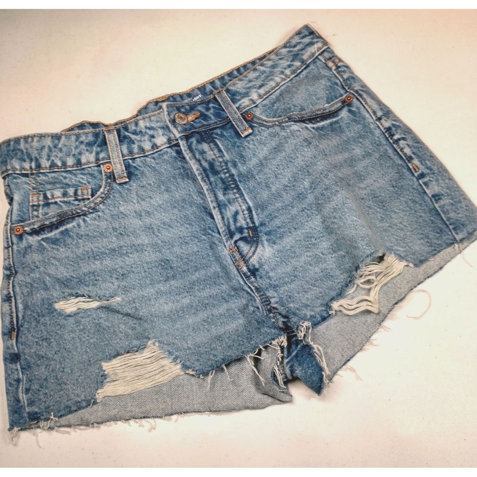 Old Navy VINTAGE Old Navy Jeans Shorts Women 10 OG Straight Light Wash Denim Distressed Button Fly Casual Denim Shorts 10 Blue Womens Size 32" / US 10 / IT 46 - 2 Thumbnail