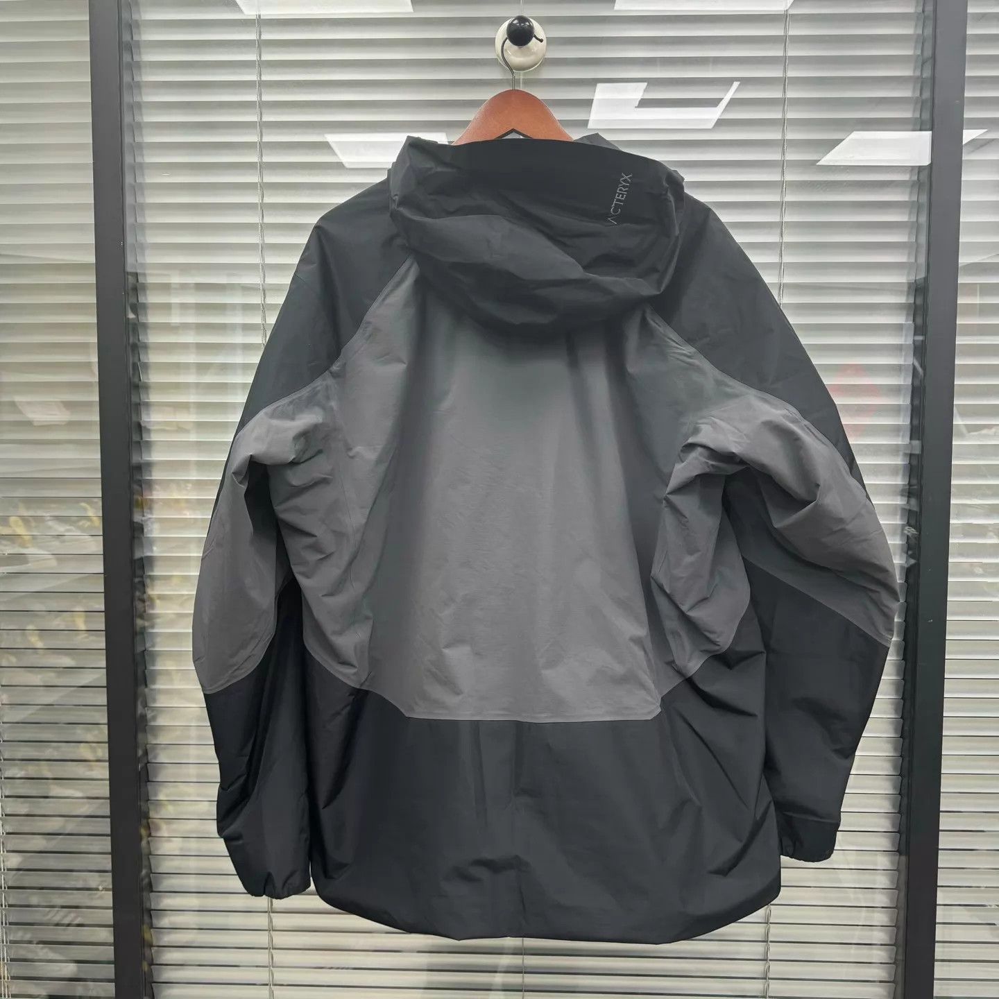 Arc'teryx Arc'teryx Solano Graphite Colorblock Jacket XL Minor Snag Size US XL / EU 56 / 4 - 2 Thumbnail