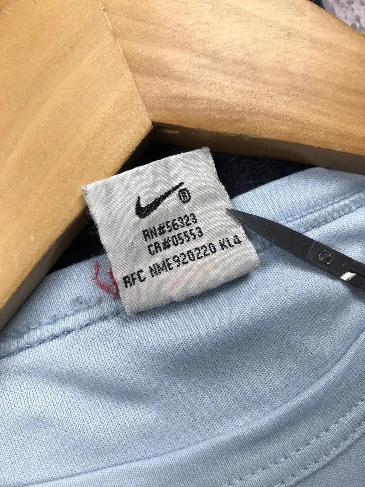 Nike NIKE Vintage 1990s Big Logo Tshirt Streetwear Made in USA Size US XL / EU 56 / 4 - 11 Thumbnail