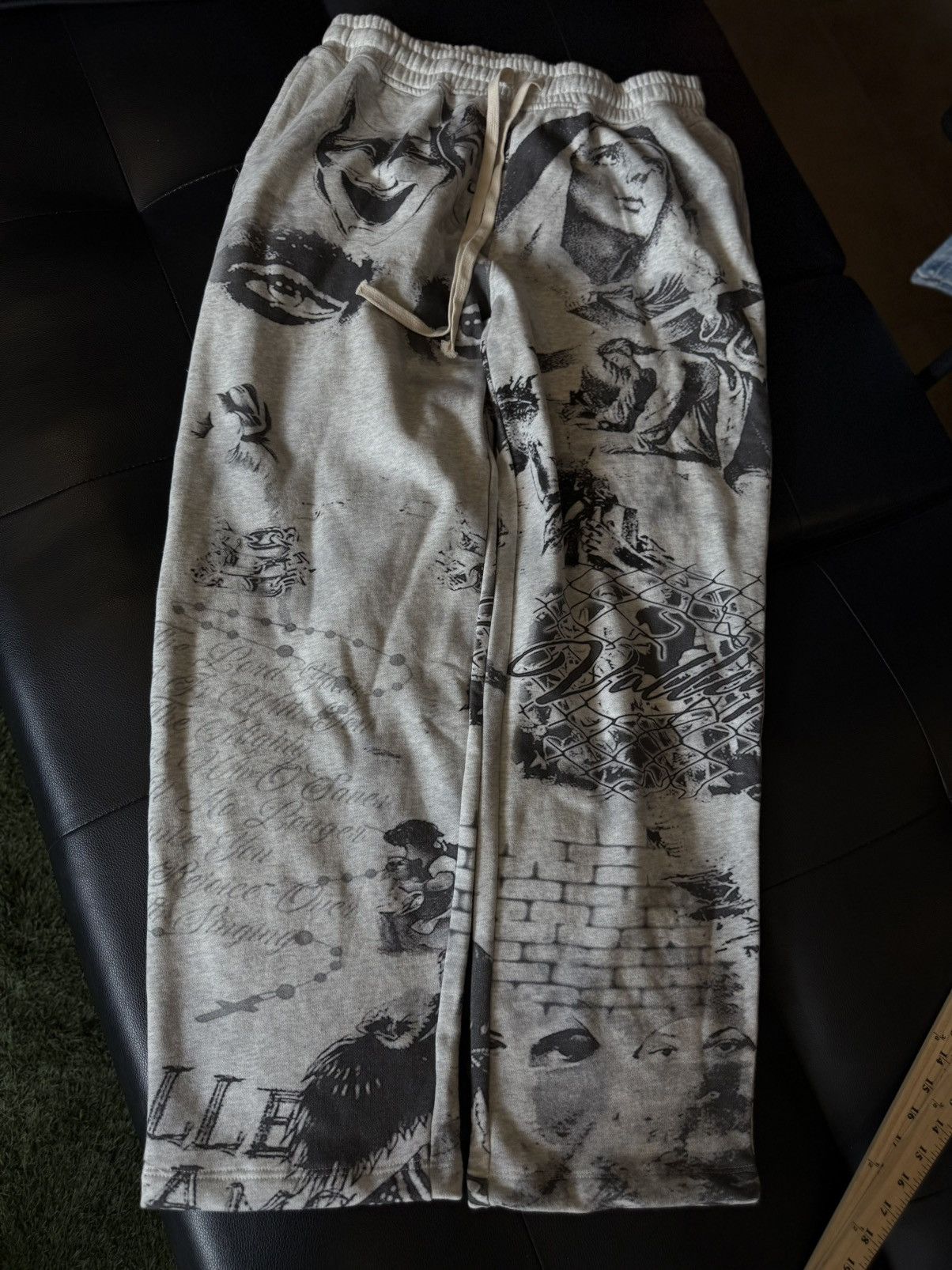 Vale Vale Valley Mural Sweatpants Size Small (NEW) Size US 30 / EU 46 - 5 Thumbnail