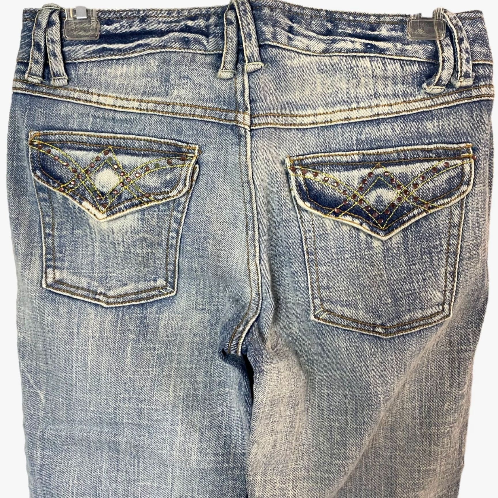 Denime VINTAGE Y2K Mudd Low-Rise Capri Jeans Denim Blue Light Wash Rhinestone Stretch Womens 7 Capri Jeans Blue Rhinestone Pockets 5-Pocket Size 28" / US 6 / IT 42 - 6 Thumbnail