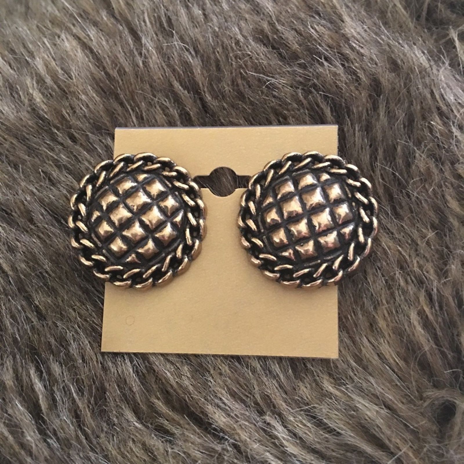 Vintage Vintage brass tone resin clip on earrings Size ONE SIZE - 2 Thumbnail