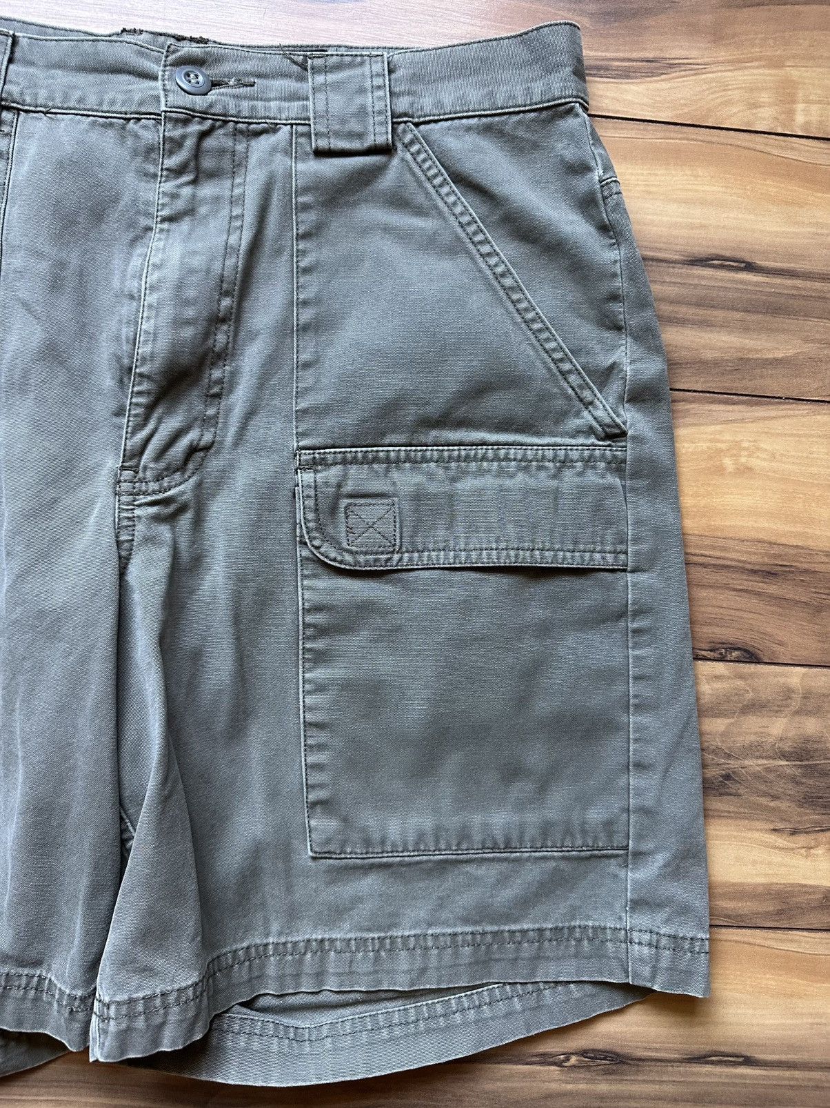 Eddie Bauer Eddie Bauer Olive Cargo Shorts for Men Size US 32 / EU 48 - 2 Thumbnail