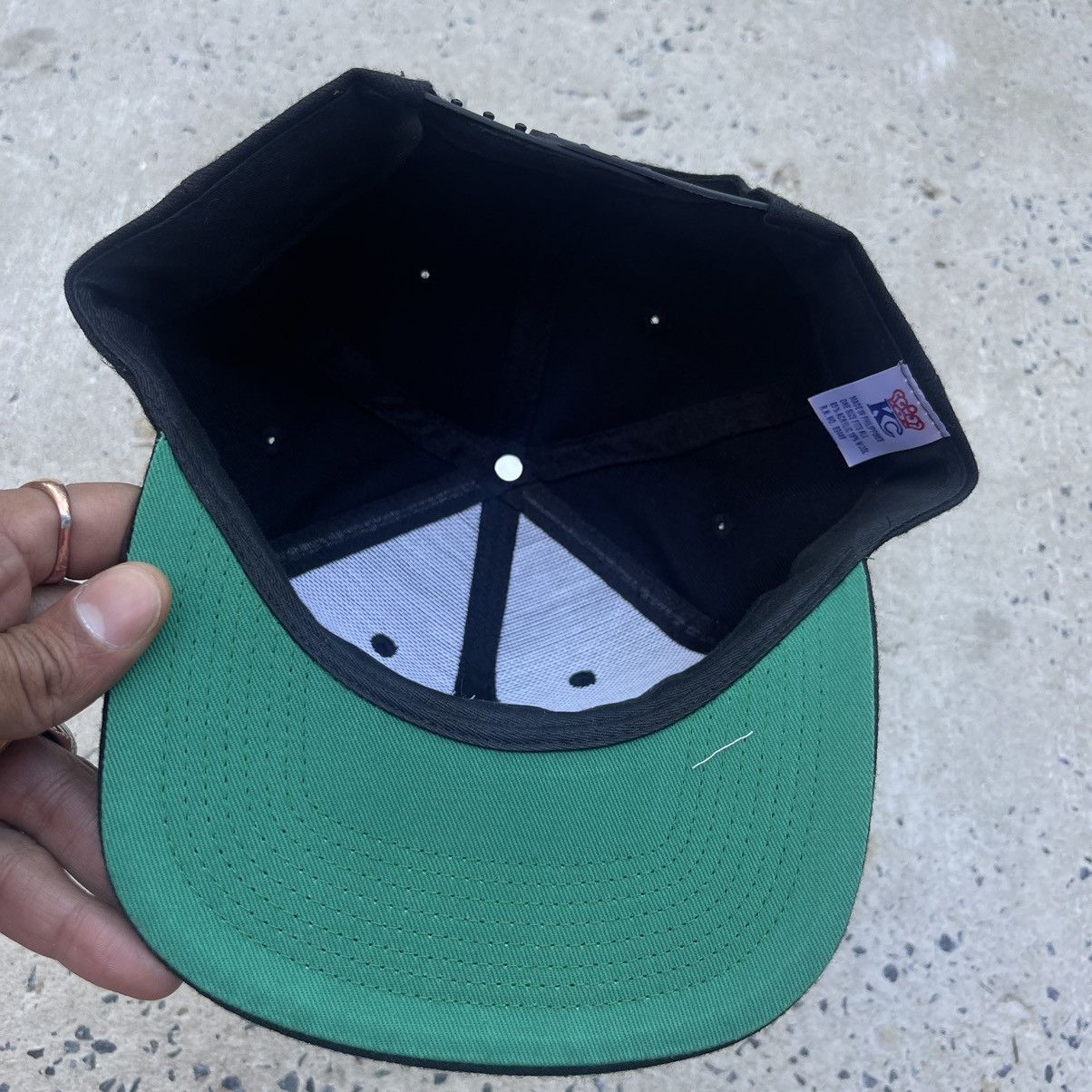 Rap Tees Vintage CHICAGO BAND Logo Snapback Cap Size ONE SIZE - 4 Thumbnail
