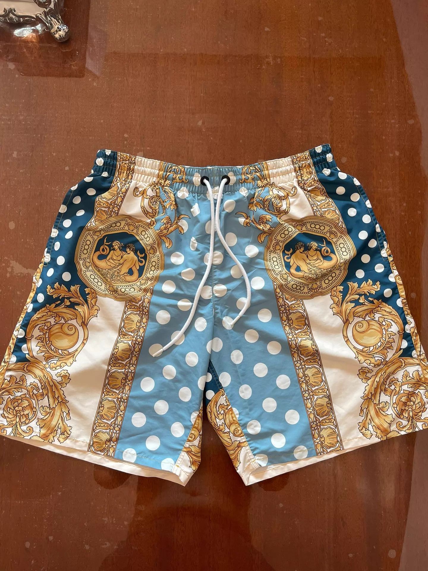 Versace Versace Medusa Logo Shorts Size 5L 99New Tagless Authentic Size US 38 / EU 54 - 1 Thumbnail