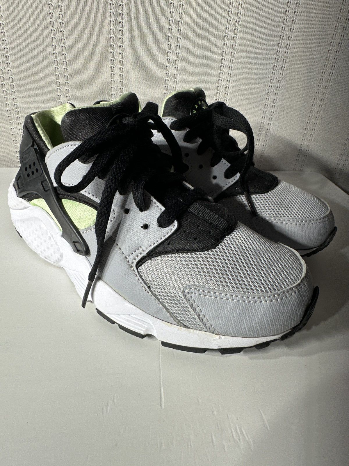 Nike Nike Air Huarache Wolf Grey Electric Green (GS Size US 8 / IT 38 - 2 Thumbnail