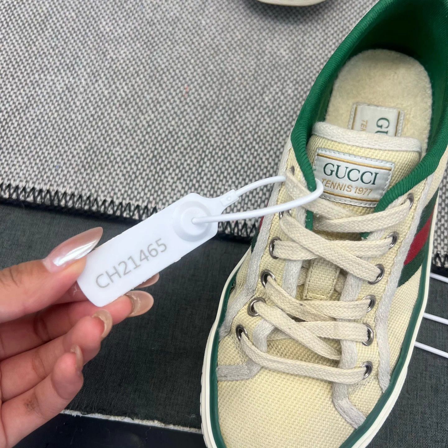 Gucci Gucci 1977 "Butter Yellow" Sneaker - Size 35 Size US 4 / IT 34 - 9 Thumbnail
