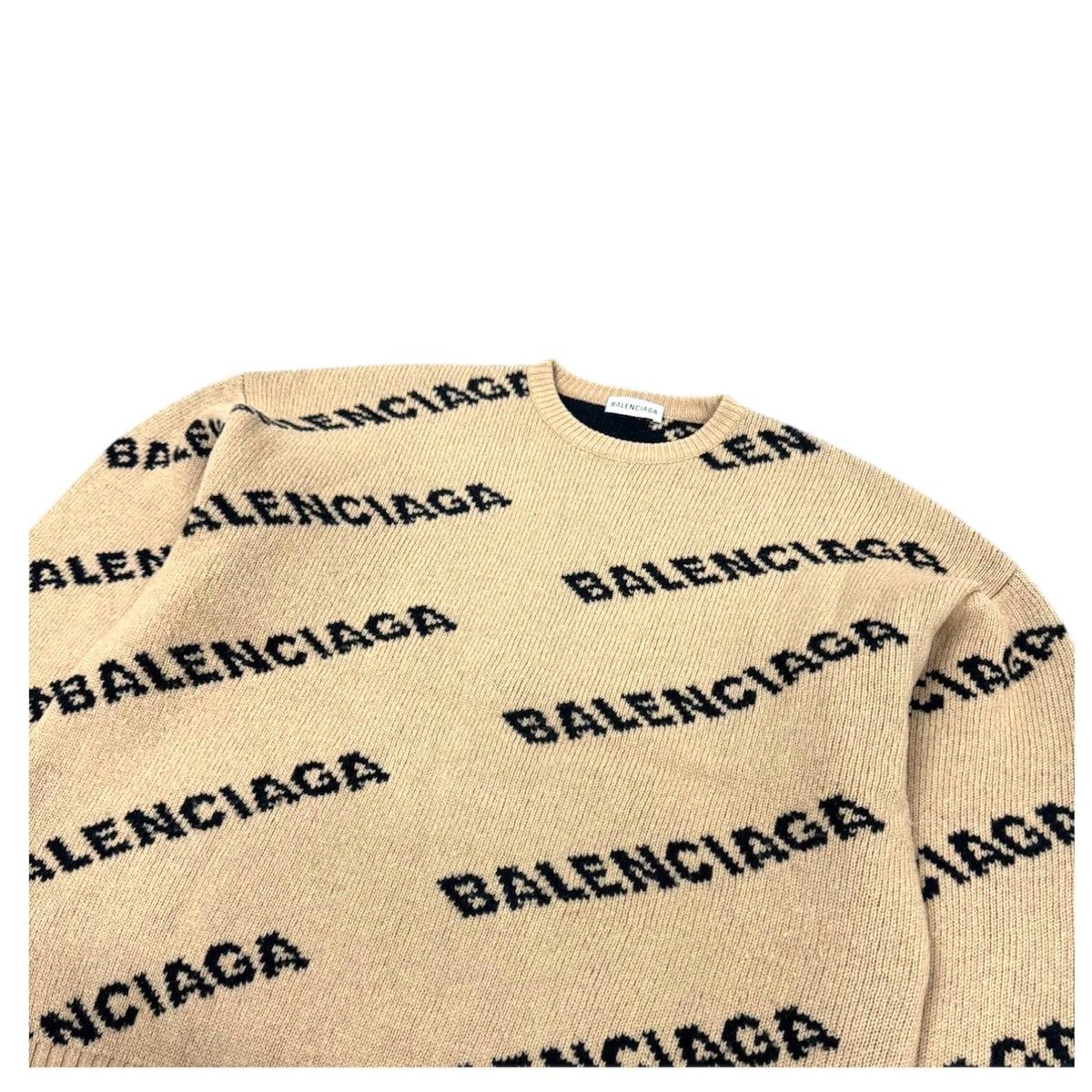 Balenciaga Balenciaga S All Over Logo Crewneck Sweater Beige Black Size S / US 4 / IT 40 - 4 Thumbnail