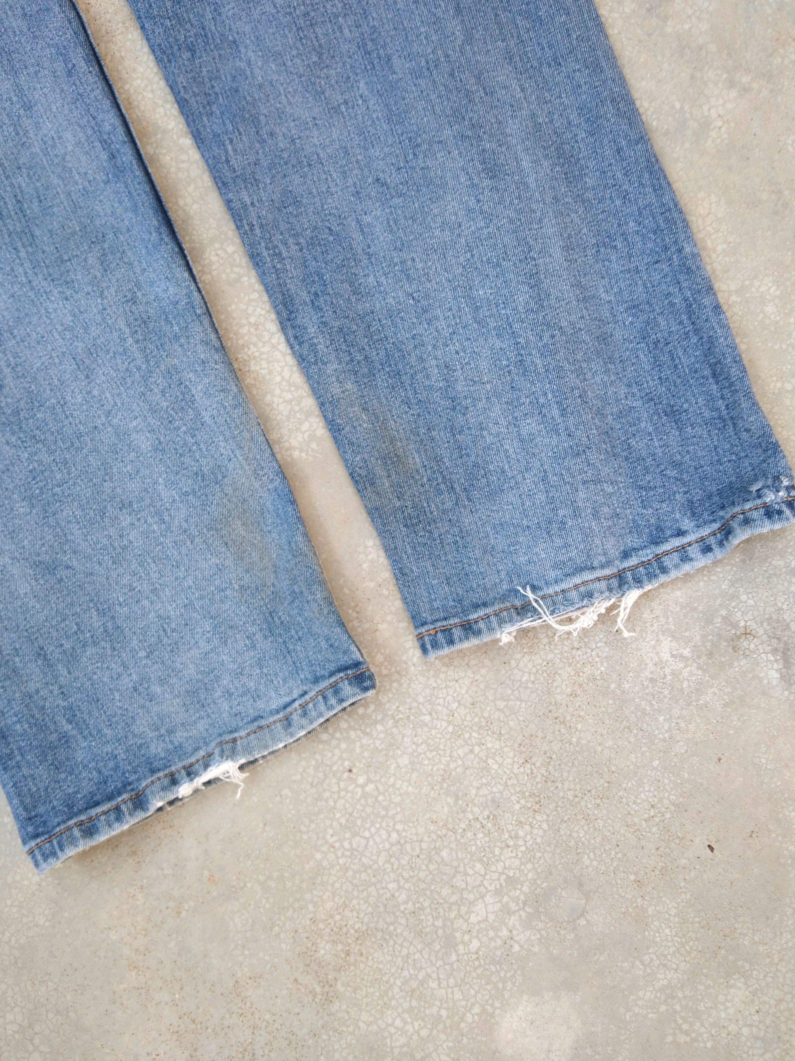 Levi's Vintage Levi's Jeans 505 Faded Blue Distressed Denim 38x32 Size US 38 / EU 54 - 3 Thumbnail