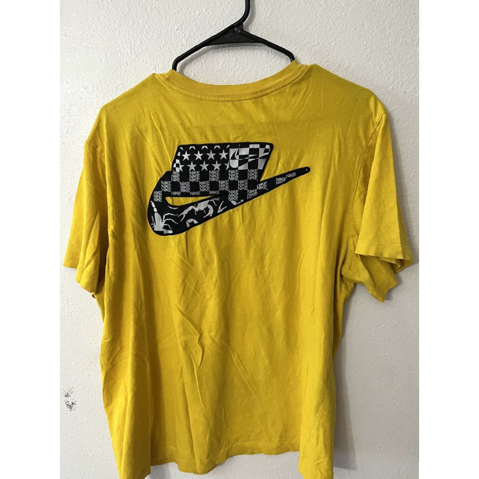 Nike VINTAGE Nike T-Shirt NSW Swingman Shirt XL Yellow Scorpion Logo Embroidered 2010s Mens Size US XL / EU 56 / 4 - 3 Thumbnail