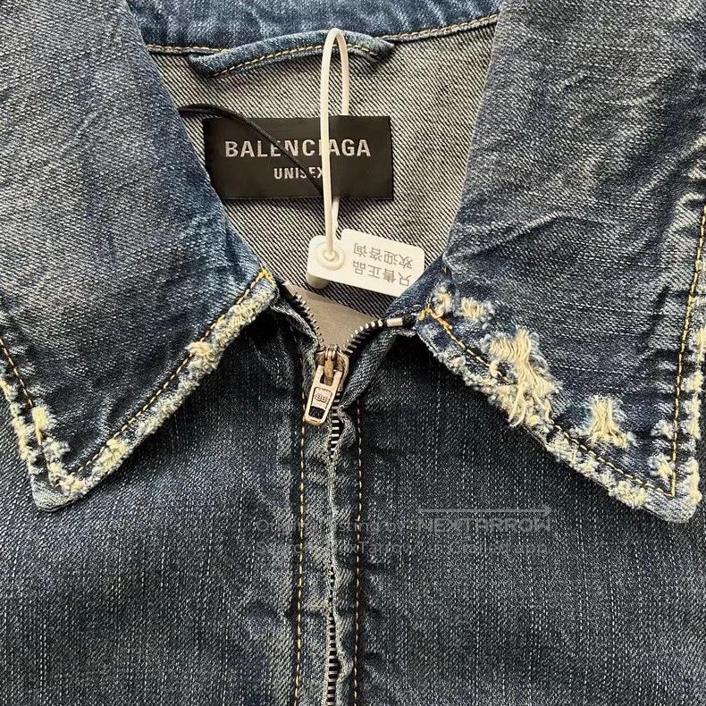 Balenciaga Balenciaga Loose Fit Denim Jacket with Zipper Destruction Size US M / EU 48-50 / 2 - 7 Thumbnail