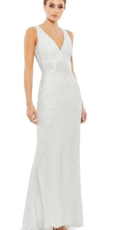 image of Designer (6) NWT Mac Duggal Sleeveless V Neck Gown Msrp $338, Size 4 in White, Women's