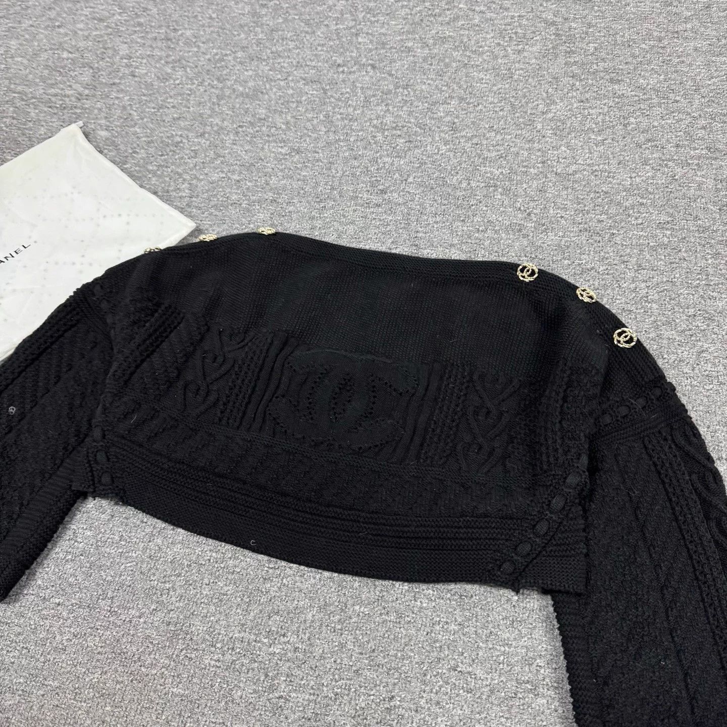 Chanel Chanel Women Off-the-shoulder Large CC Logo Knit Sweater 34 Size XS / US 0-2 / IT 36-38 - 4 Thumbnail