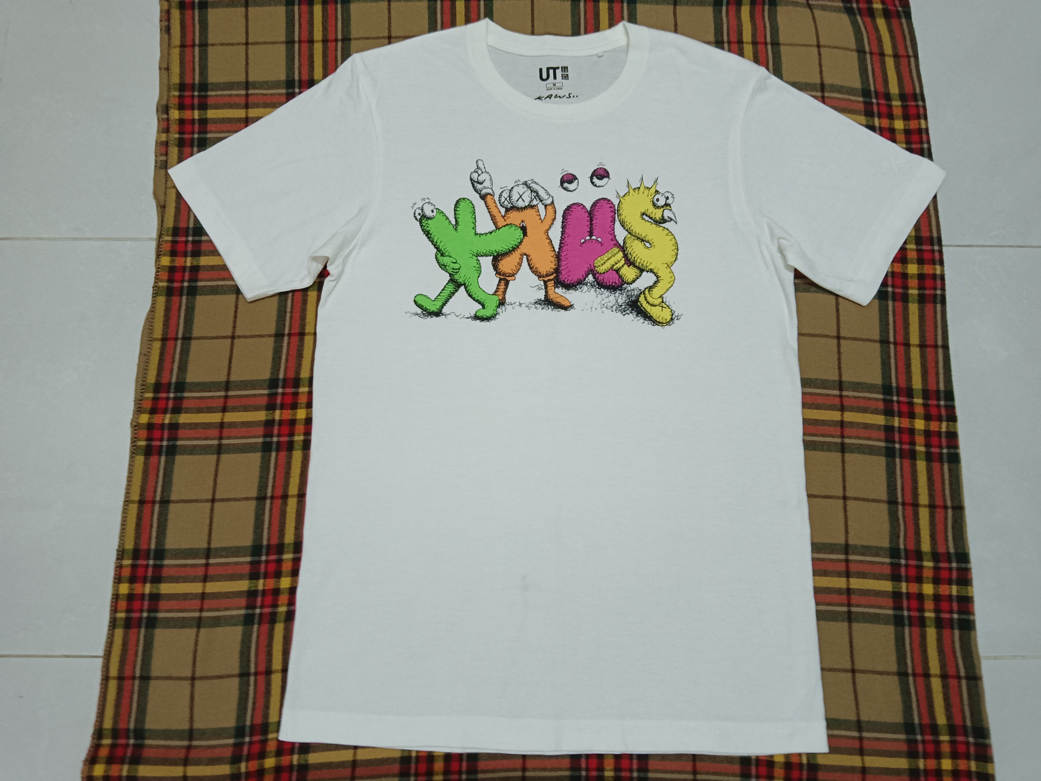 Kaws × Uniqlo Kaws X Uniqlo UT unisex Size US M / EU 48-50 / 2 - 1 Thumbnail
