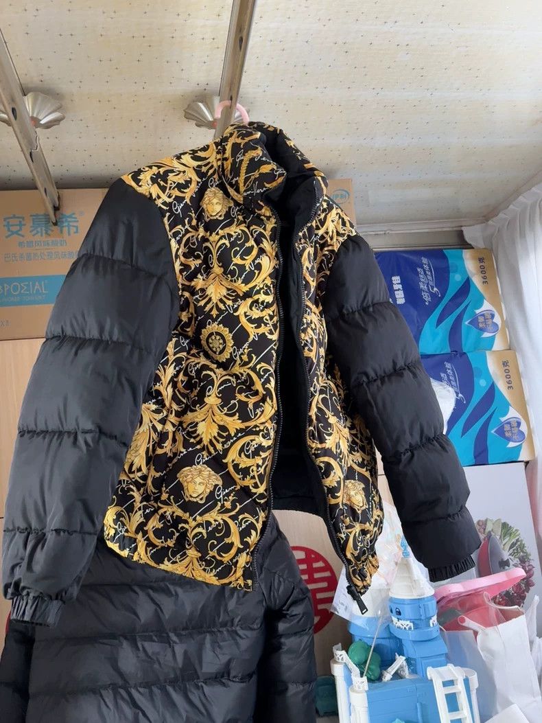 Versace Wear a warm down jacket on both sides