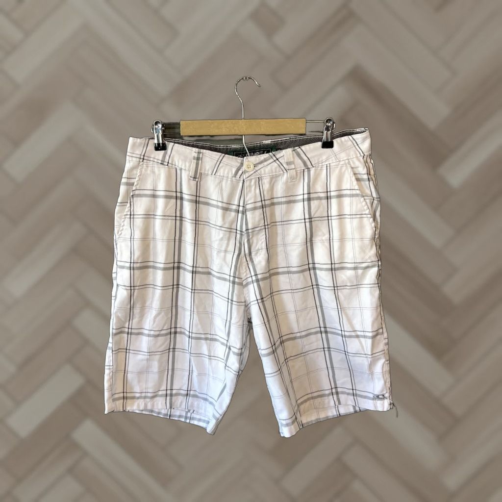O'Neill O'Neill Mens Chino Shorts White Plaid Size 36 Regular Size US 36 / EU 52 - 1 Thumbnail