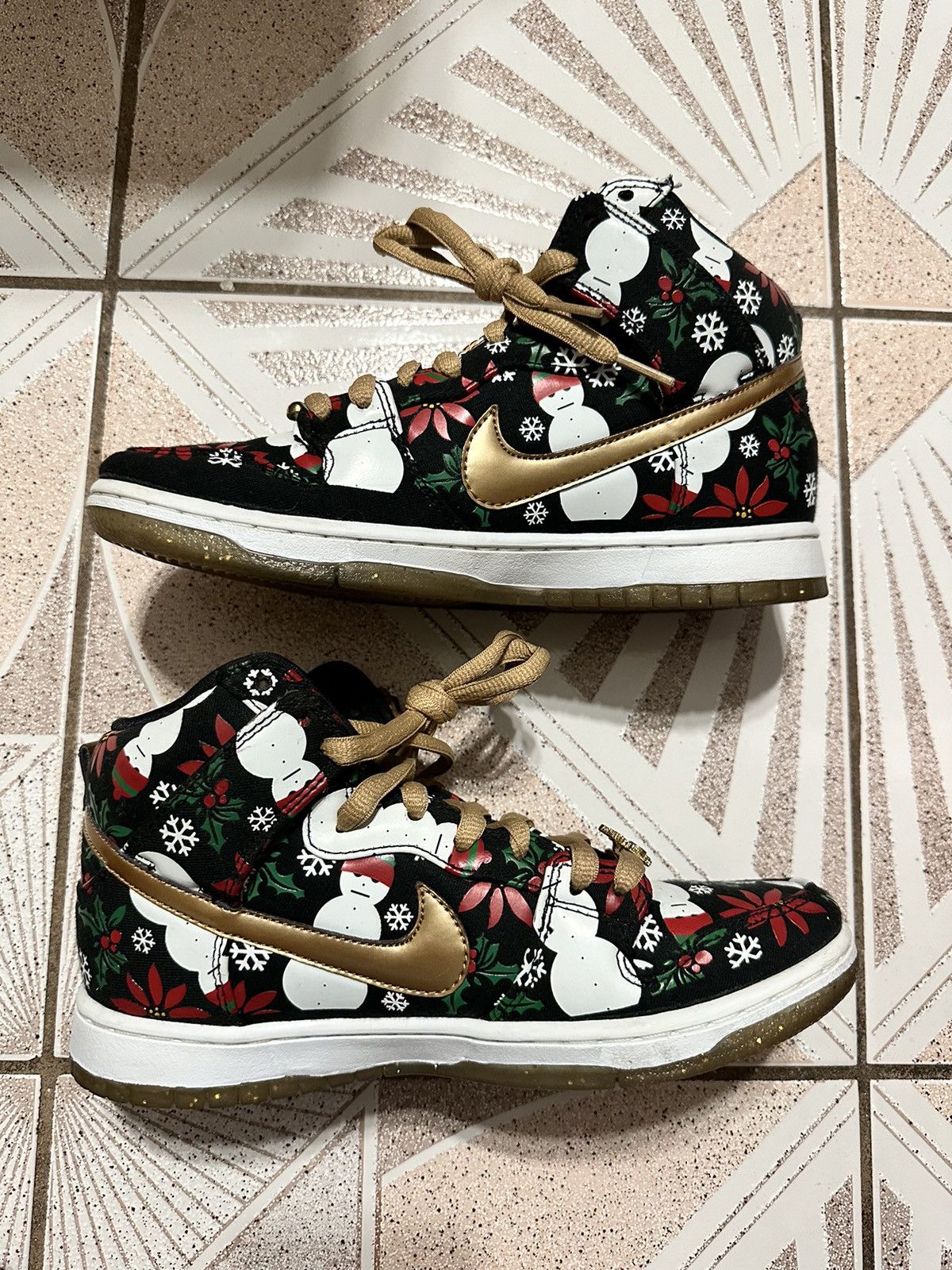 Nike sb dunk ugly christmas sweater hotsell