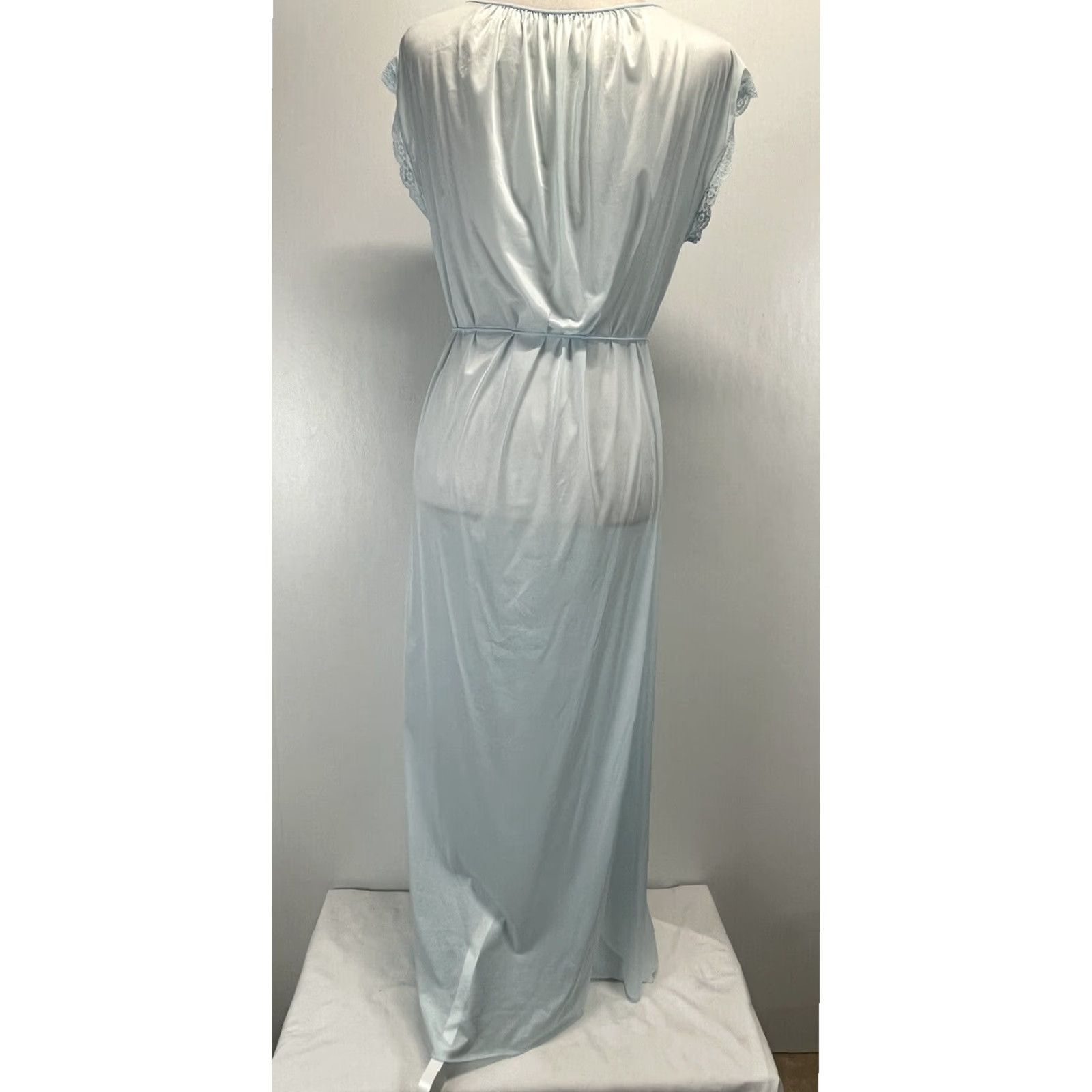 Vintage VINTAGE Vanity Fair Nylon Nightgown Small Pale Blue Belted 1970s Women Size ONE SIZE - 3 Thumbnail