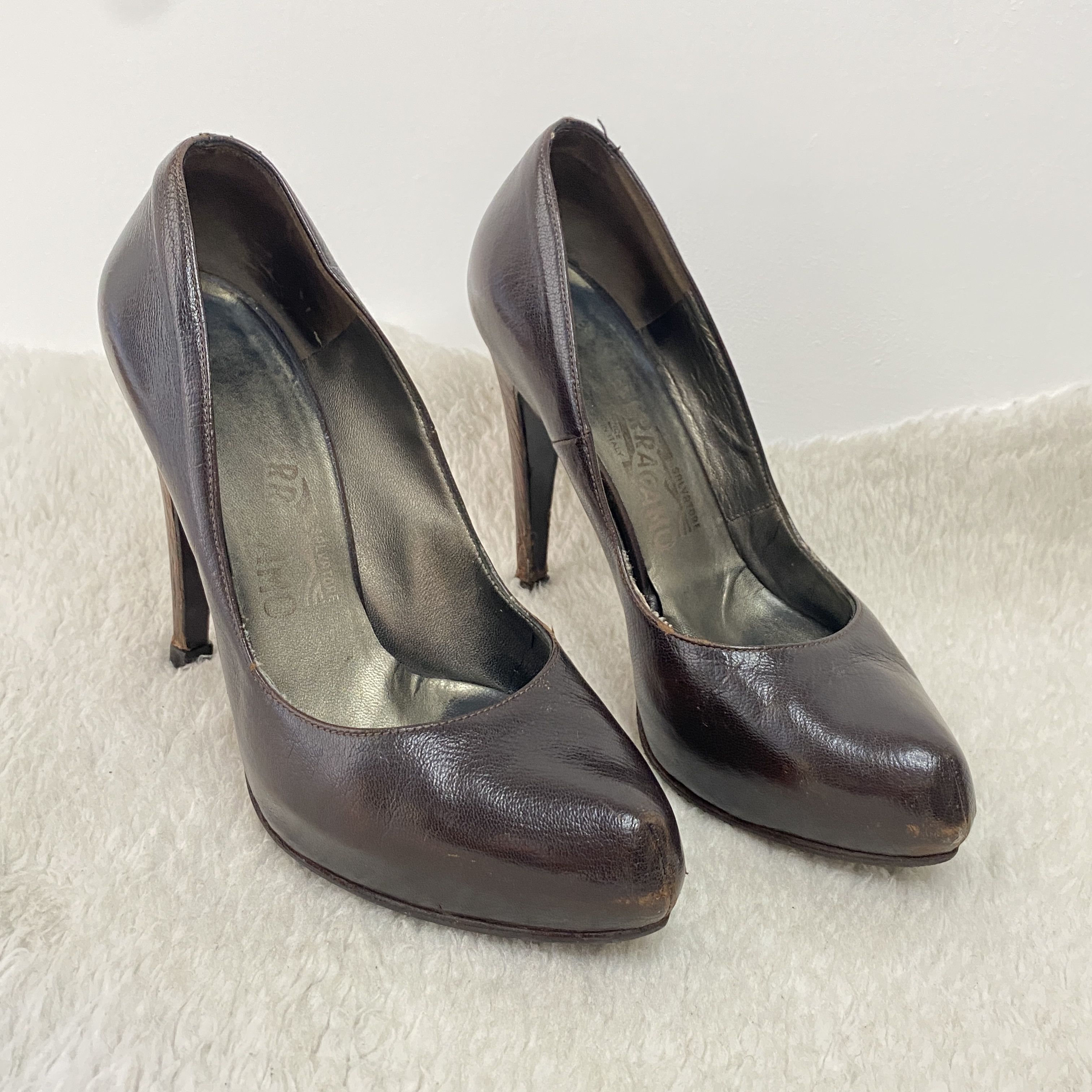 Salvatore Ferragamo Vintage Salvatore Ferragamo Brown Leather Wooden Heel Pumps Size US 6.5 / IT 36.5 - 1 Thumbnail