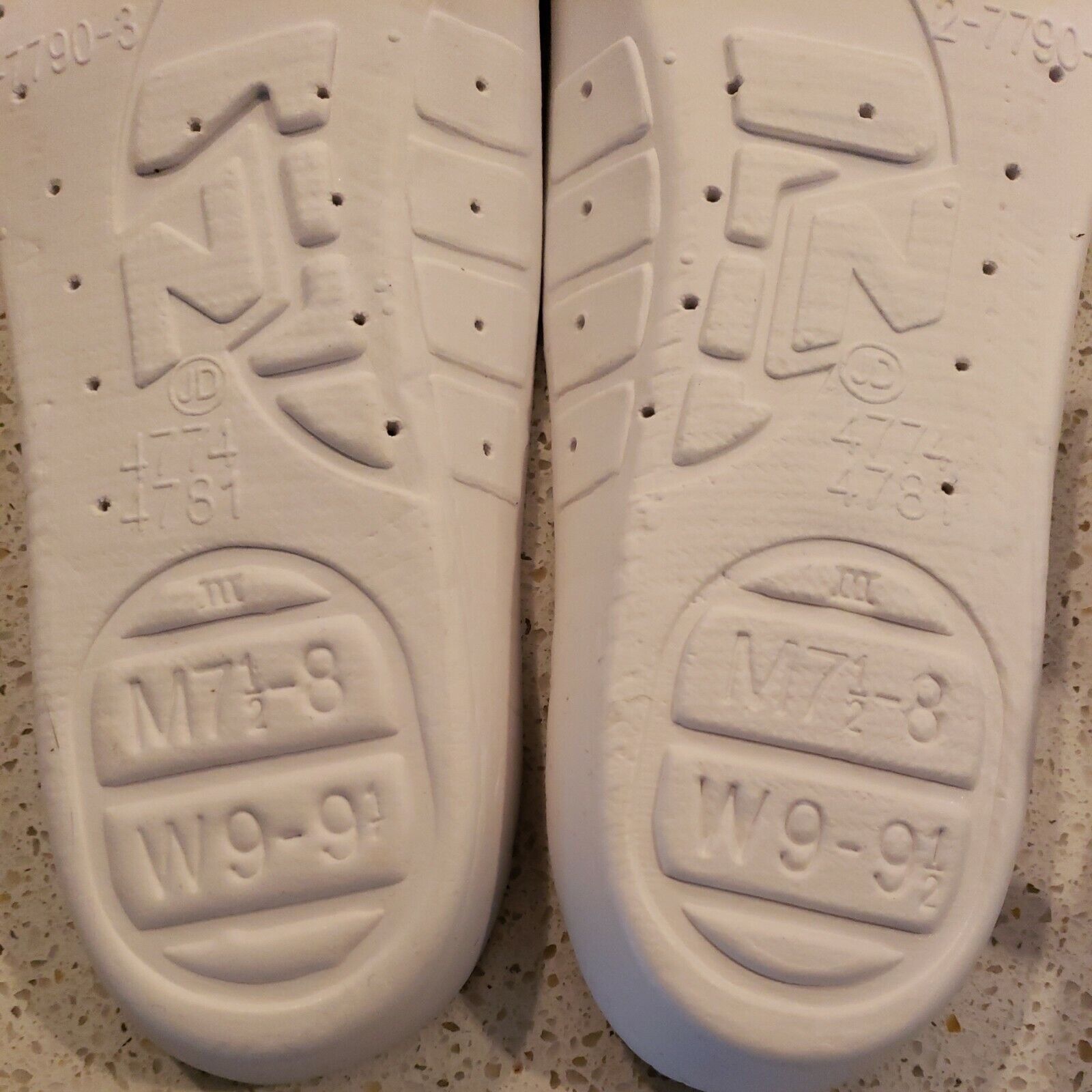 New Balance New Balance Leather Sneakers Womens Sz 9 B White Athletic WW Size US 9 / IT 39 - 12 Thumbnail