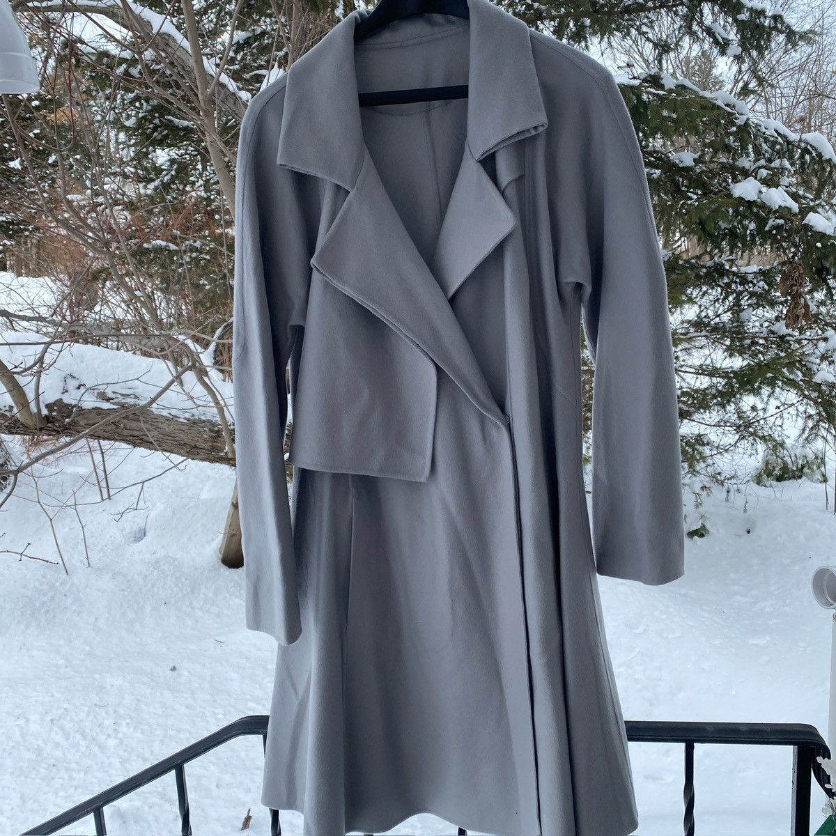 Giorgio Armani Giorgio Armani Cashmere Light Gray Over Coat Size L / US 10 / IT 46 - 1 Thumbnail
