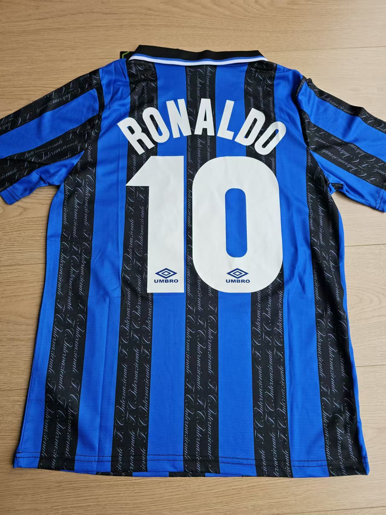 Other 1997 98 Inter Milan #10 Ronaldo Jersey R9 Inter Milan M Size US M / EU 48-50 / 2 - 1 Thumbnail
