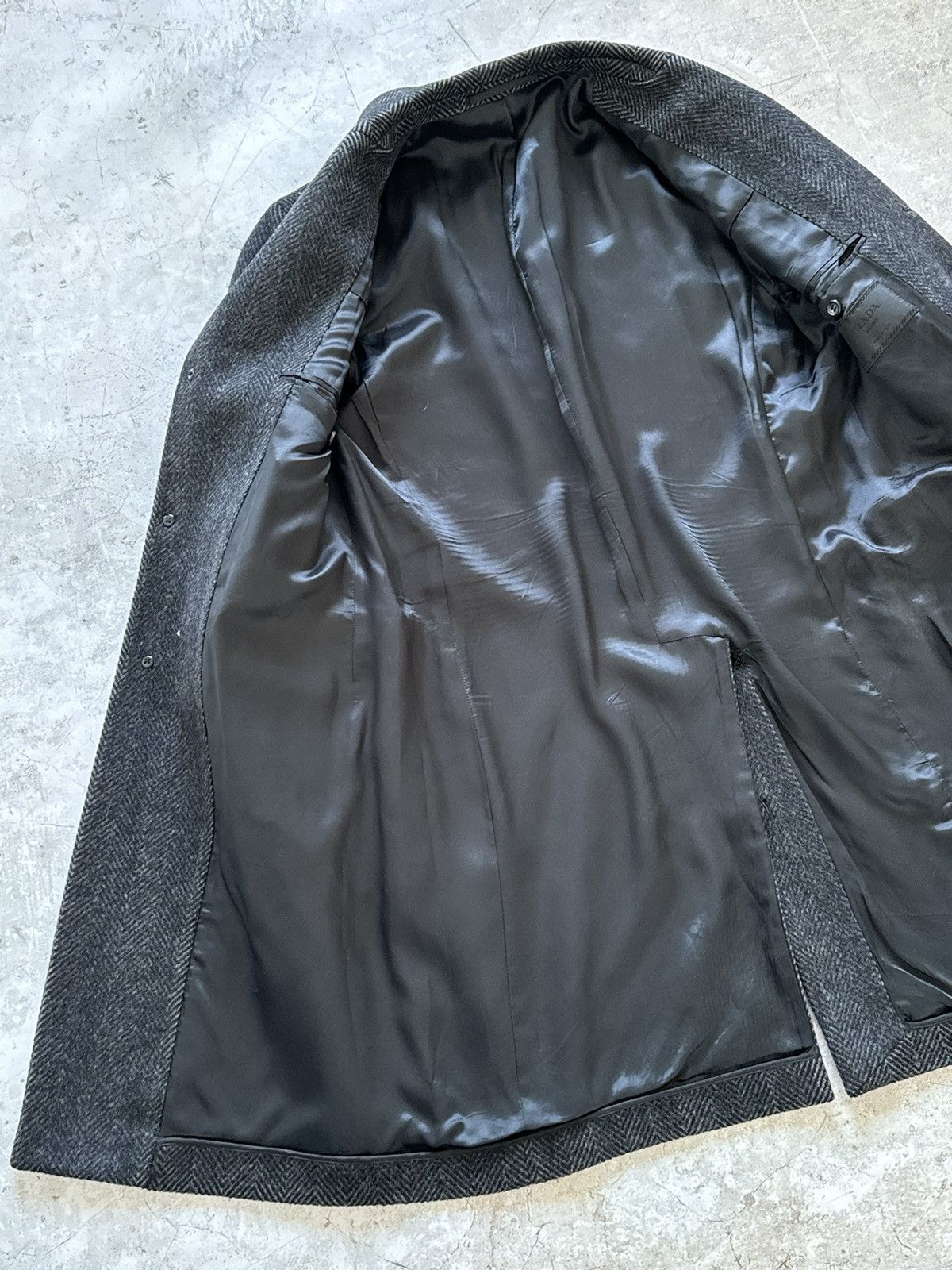 Prada 3500$ Prada FW18 wool and alpaca coat Size US L / EU 52-54 / 3 - 5 Thumbnail