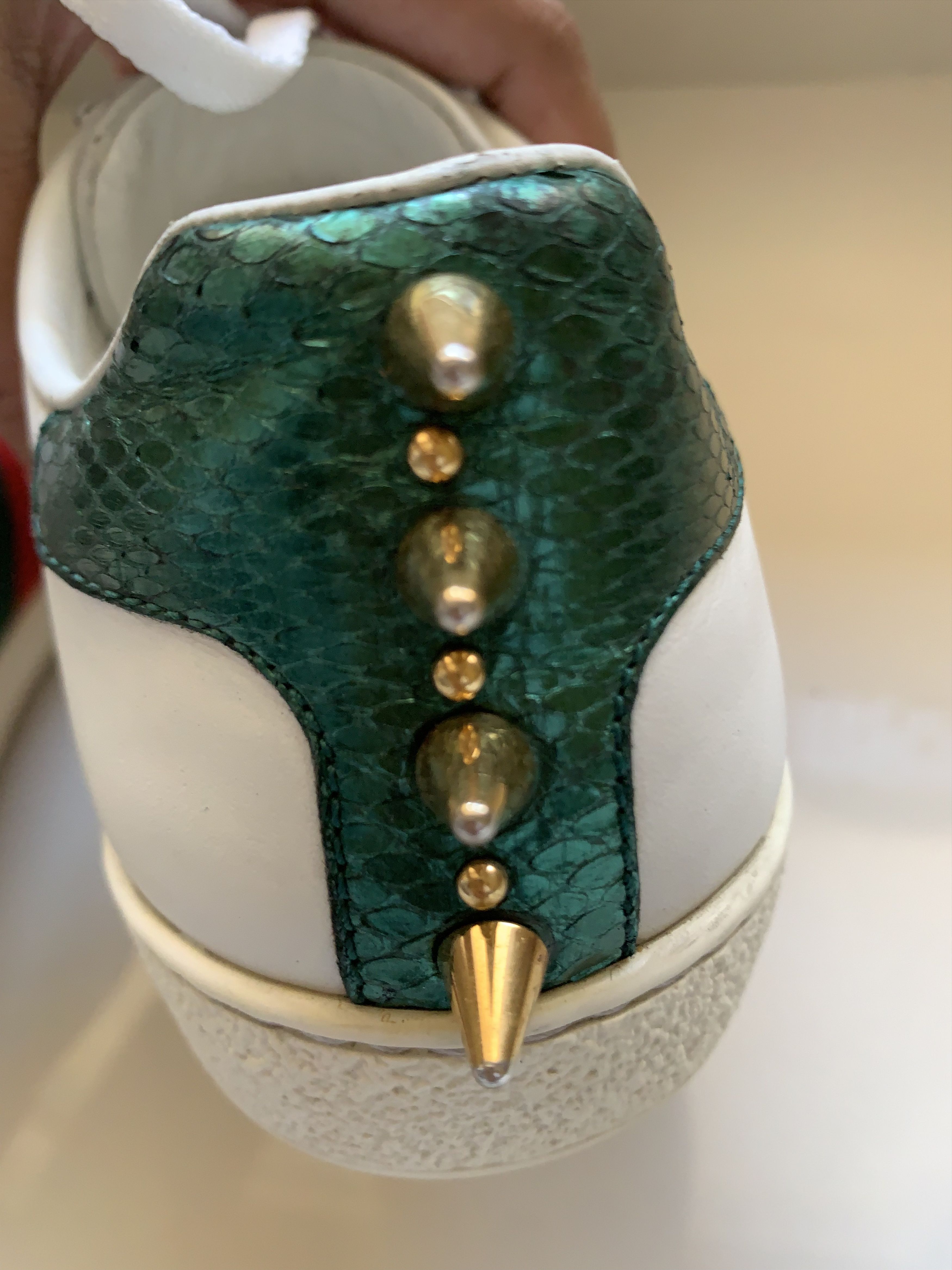 Gucci Gucci White Leather Pearl Studded Ace Low Sneakers EU 35 Size US 5 / IT 35 - 4 Thumbnail