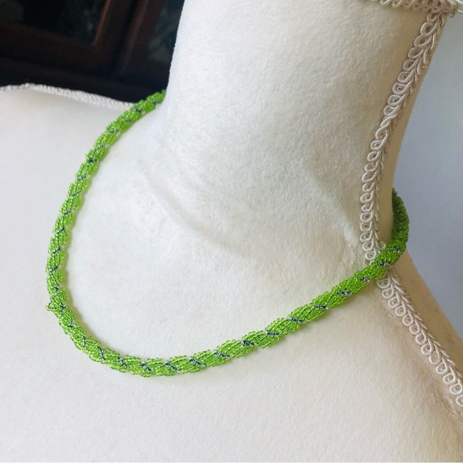 Handmade Handmade braided green seed bead necklace and bracelet set Size ONE SIZE - 7 Thumbnail