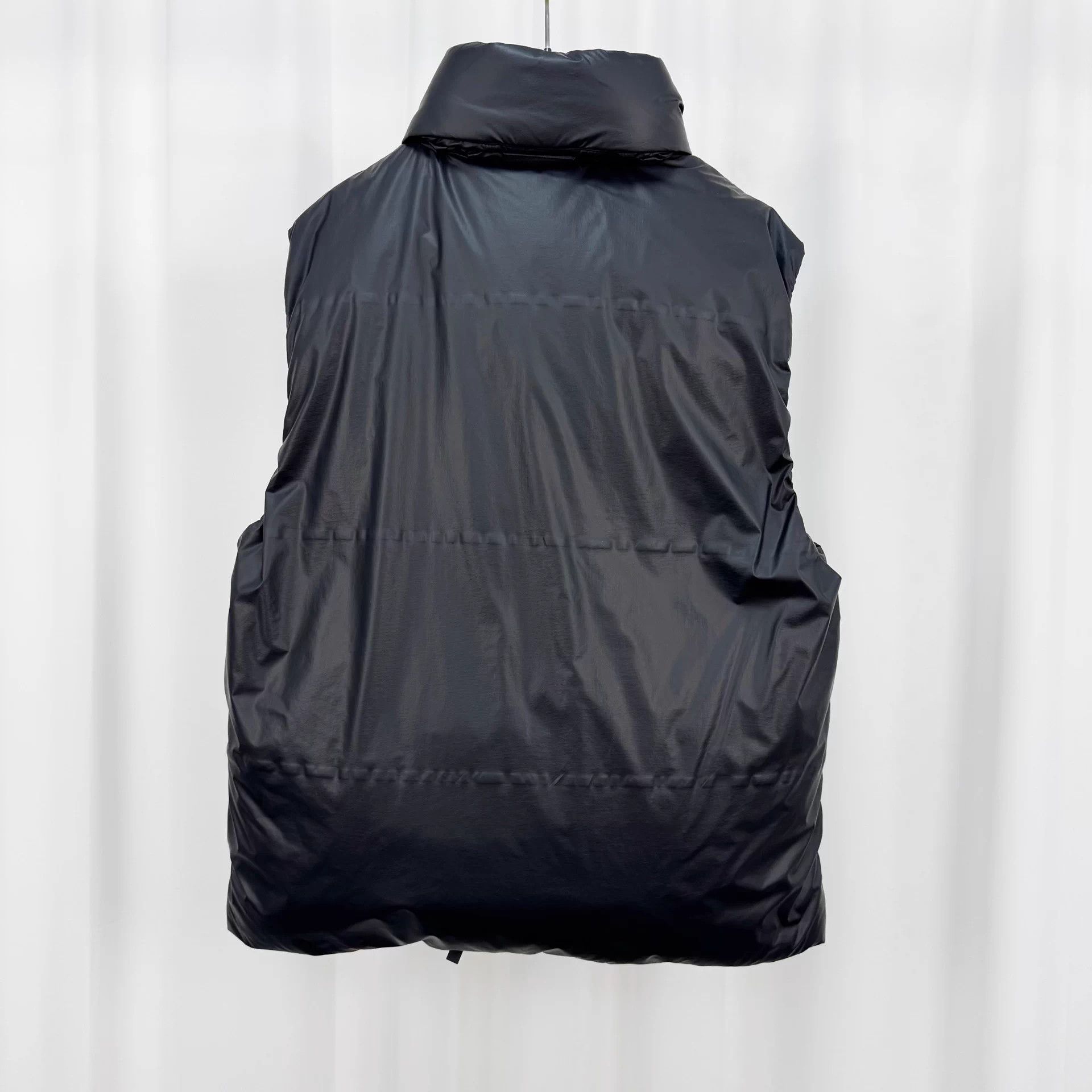 Prada Prada Red Logo Down Vest L 98 New Size L / US 10 / IT 46 - 2 Thumbnail