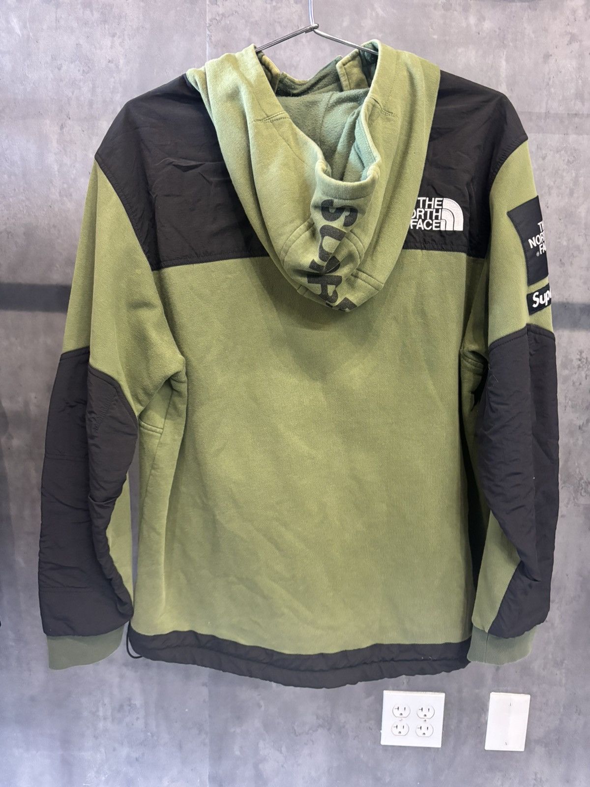 Supreme × The North Face THE NORTH FACE X SUPREME HOODIE JACKET SIZE L Size US L / EU 52-54 / 3 - 2 Thumbnail