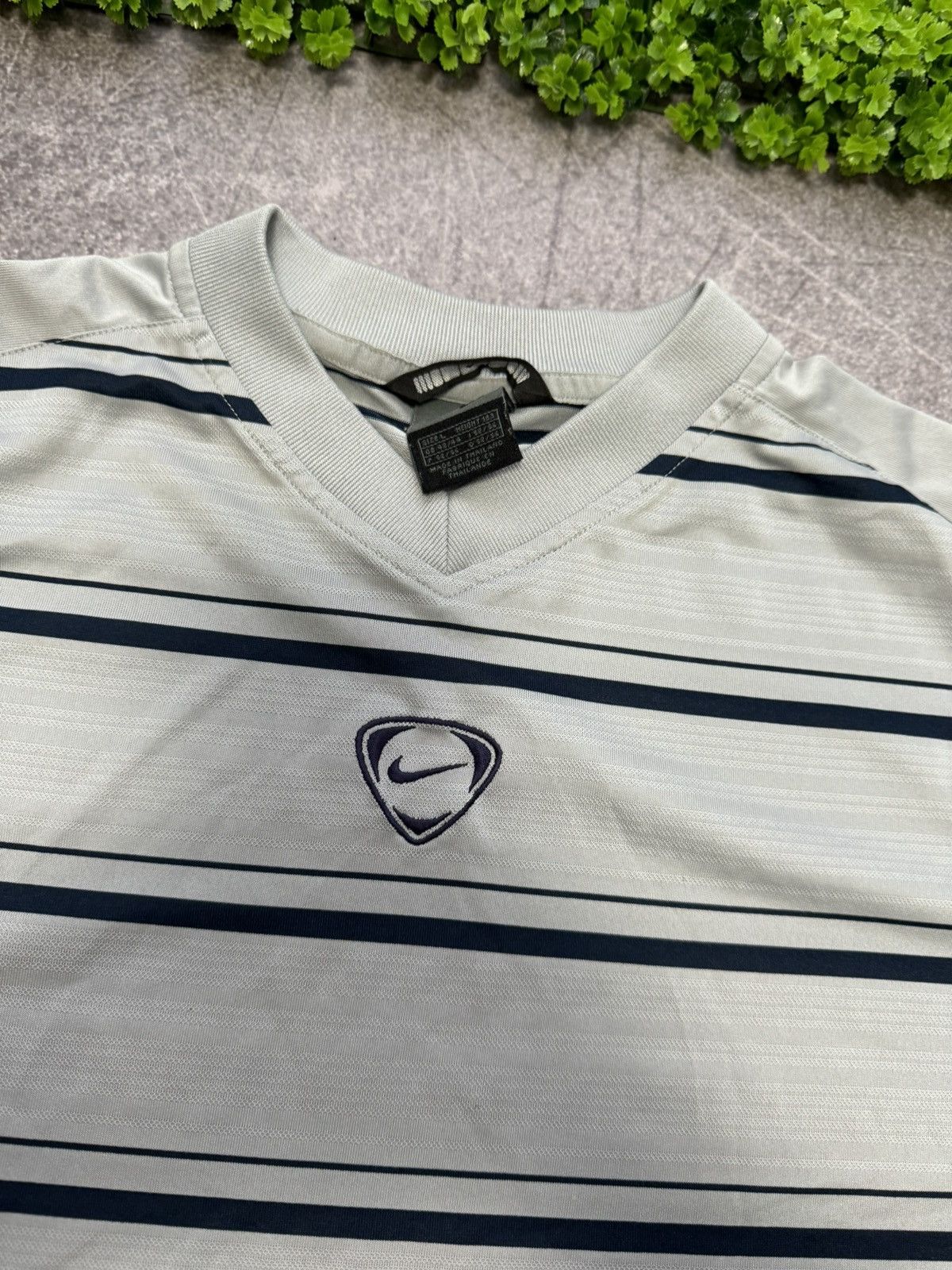 Nike Vintage Nike Center Logo Striped T-Shirt Y2K Size US L / EU 52-54 / 3 - 3 Thumbnail