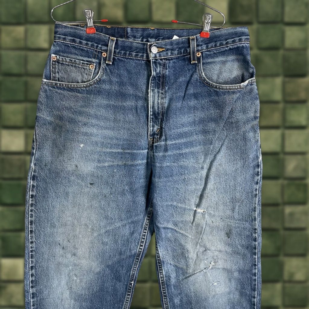 Levi's VTG Levi's 560 Jeans Mens 34x32 Blue Distressed 90s Tapered Relaxed 5-Pocket Denim Cotton Baggy Vintage USA Leather Logo Buttons Zip N/A Size US 34 / EU 50 - 1 Thumbnail