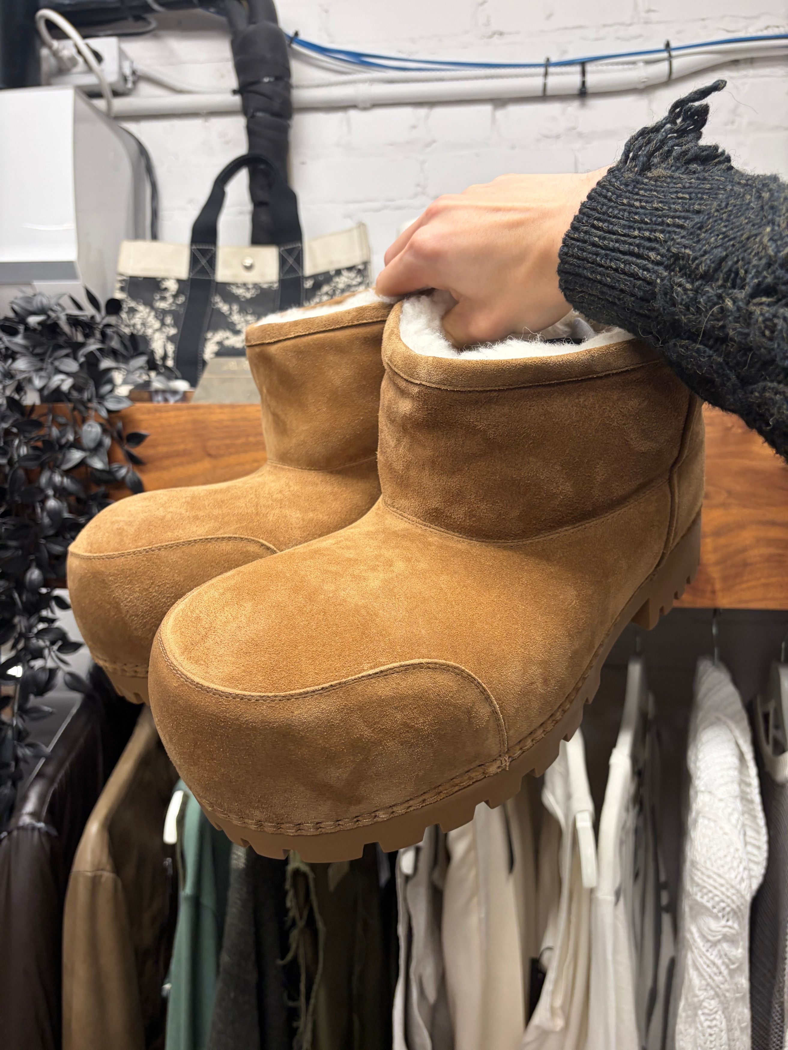 Balenciaga Balenciaga ‘Alaska’ Brown Suede/Shearling Low Top Booties Size US 9 / IT 39 - 2 Thumbnail