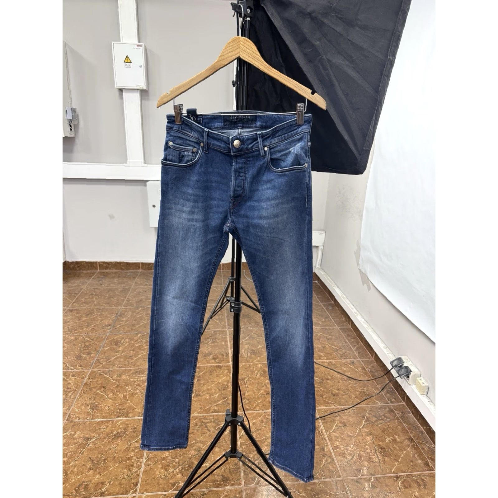 Vintage Handpicked Luxury Jeans Made in Italy Slim Fit Size 30 Jeans Mens Slim 30 Blue 32.68 Inseam Size US 30 / EU 46 - 2 Thumbnail