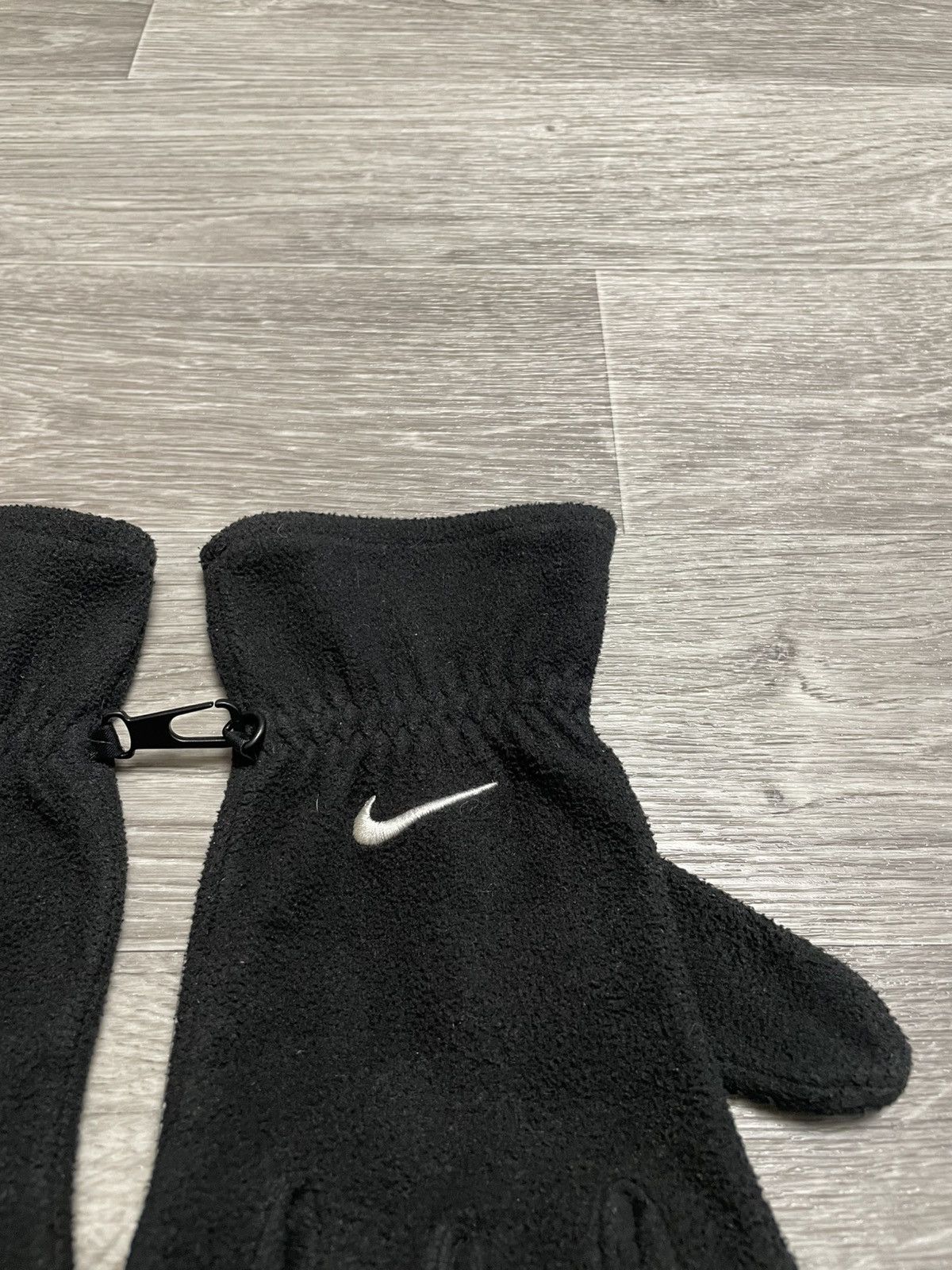Nike Vintage Nike Black Fleece Swoosh Logo Gloves Y2K Size ONE SIZE - 4 Thumbnail