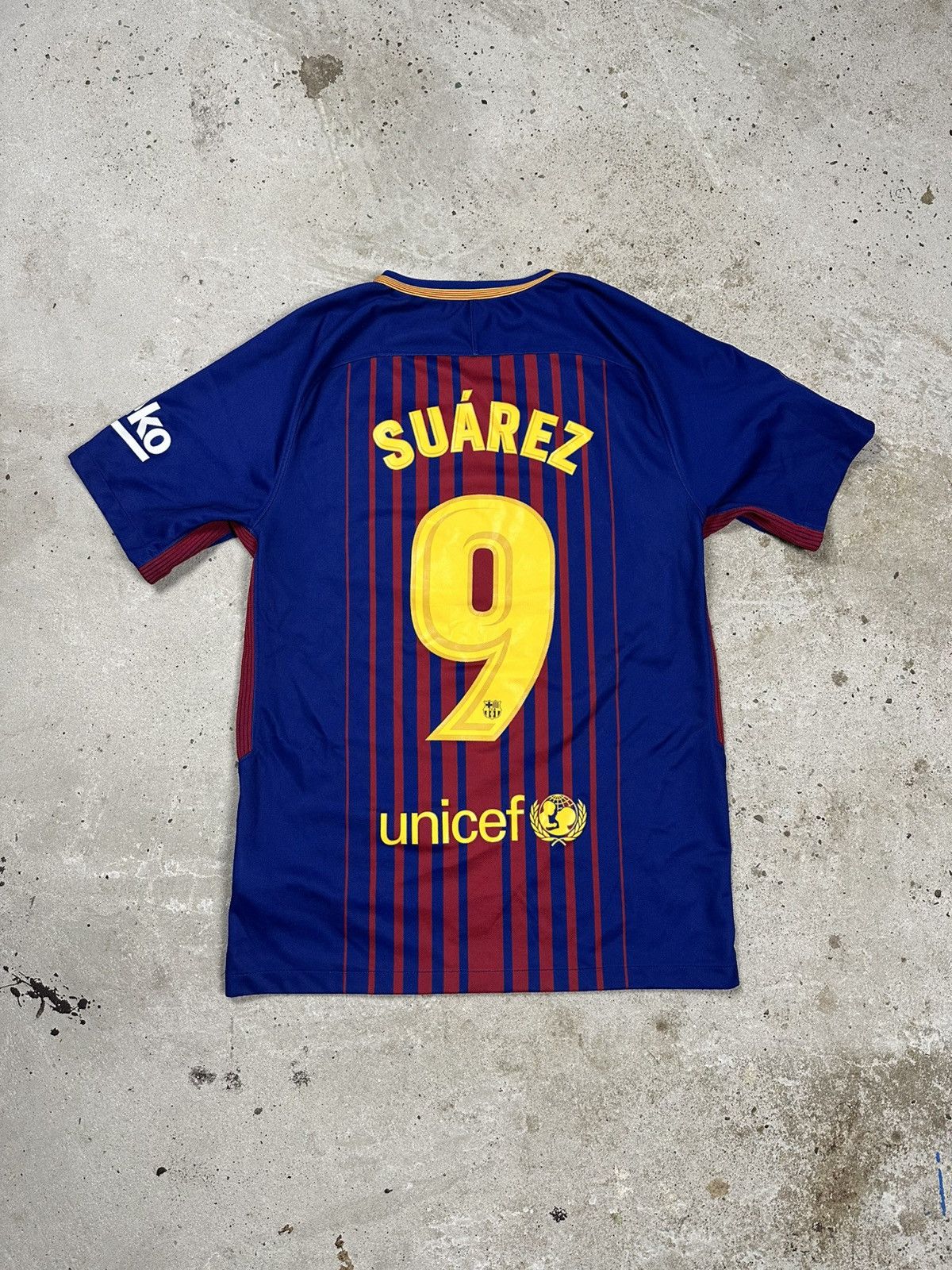 Nike Nike x FC Barcelona 2017/2018 Home Suarez #9 Jersey Size US S / EU 44-46 / 1 - 1 Thumbnail